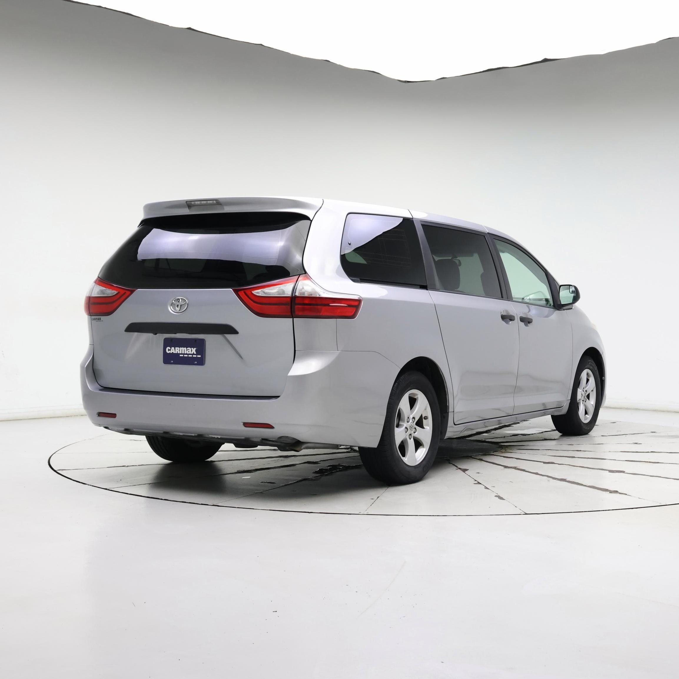 Thumbnail: 2016 Toyota Sienna - 8