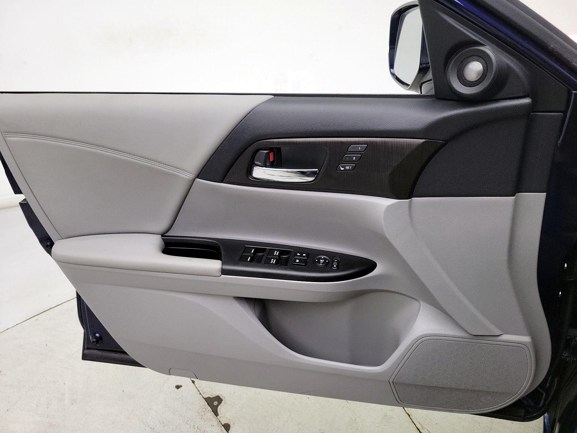 Thumbnail: 2013 Honda Accord - 12