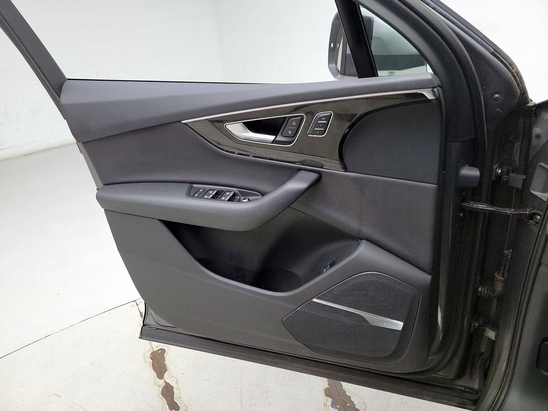 Thumbnail: 2017 Audi Q7 - 12