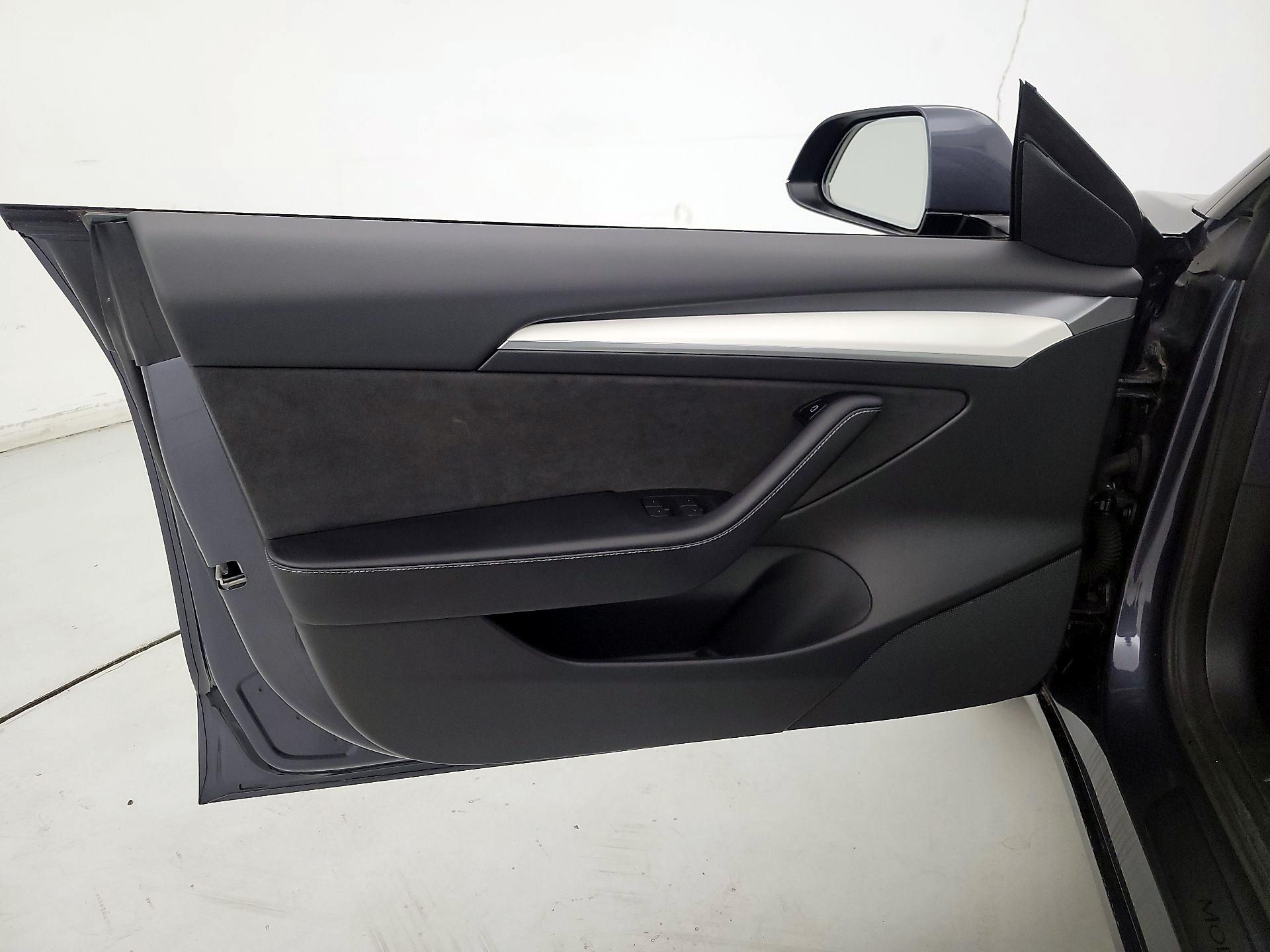 Thumbnail: 2022 Tesla Model 3 - 12