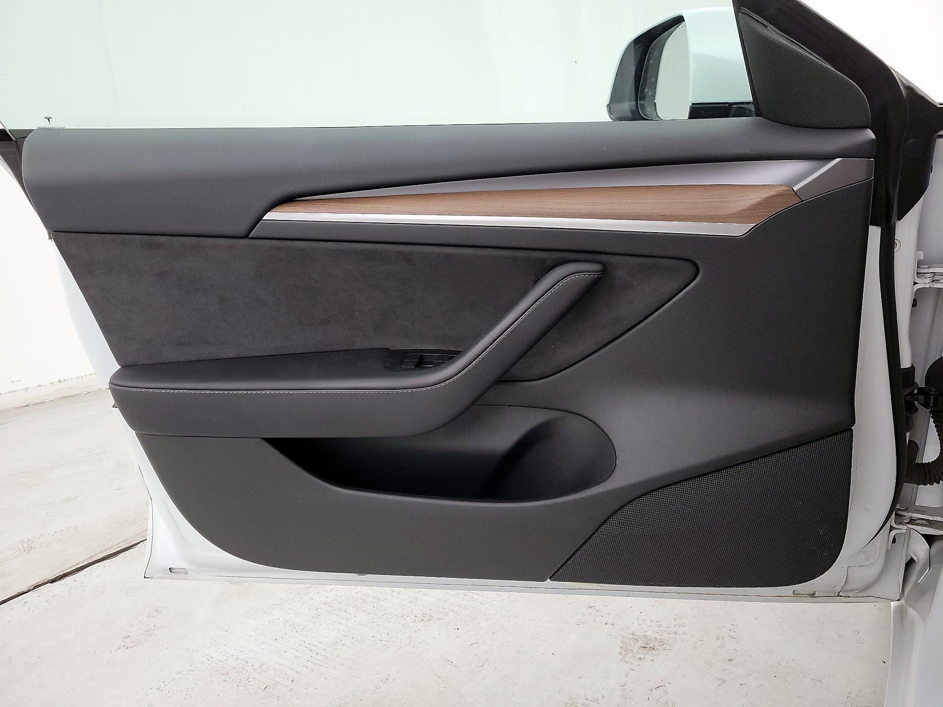 Thumbnail: 2023 Tesla Model 3 - 12