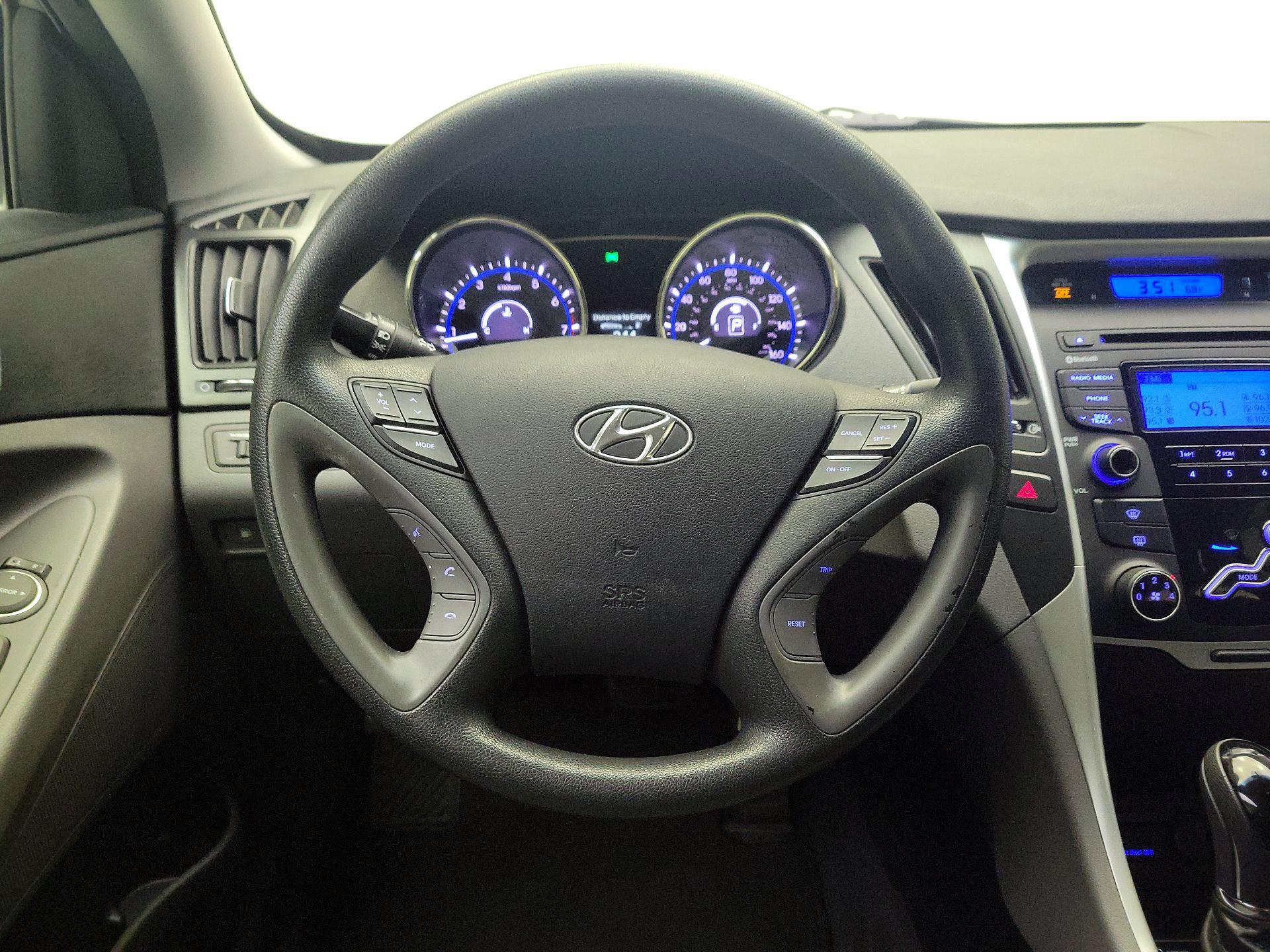 Thumbnail: 2013 Hyundai Sonata - 10