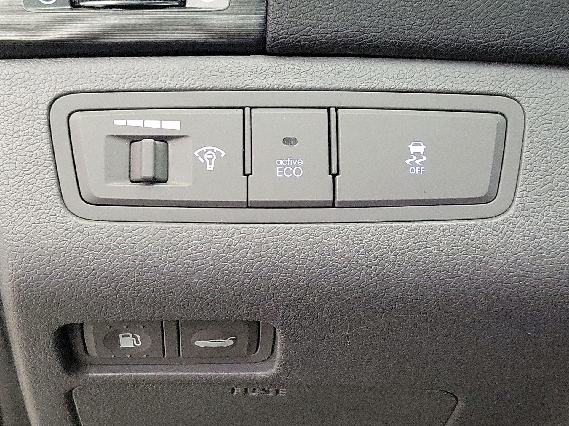 Thumbnail: 2013 Hyundai Sonata - 13
