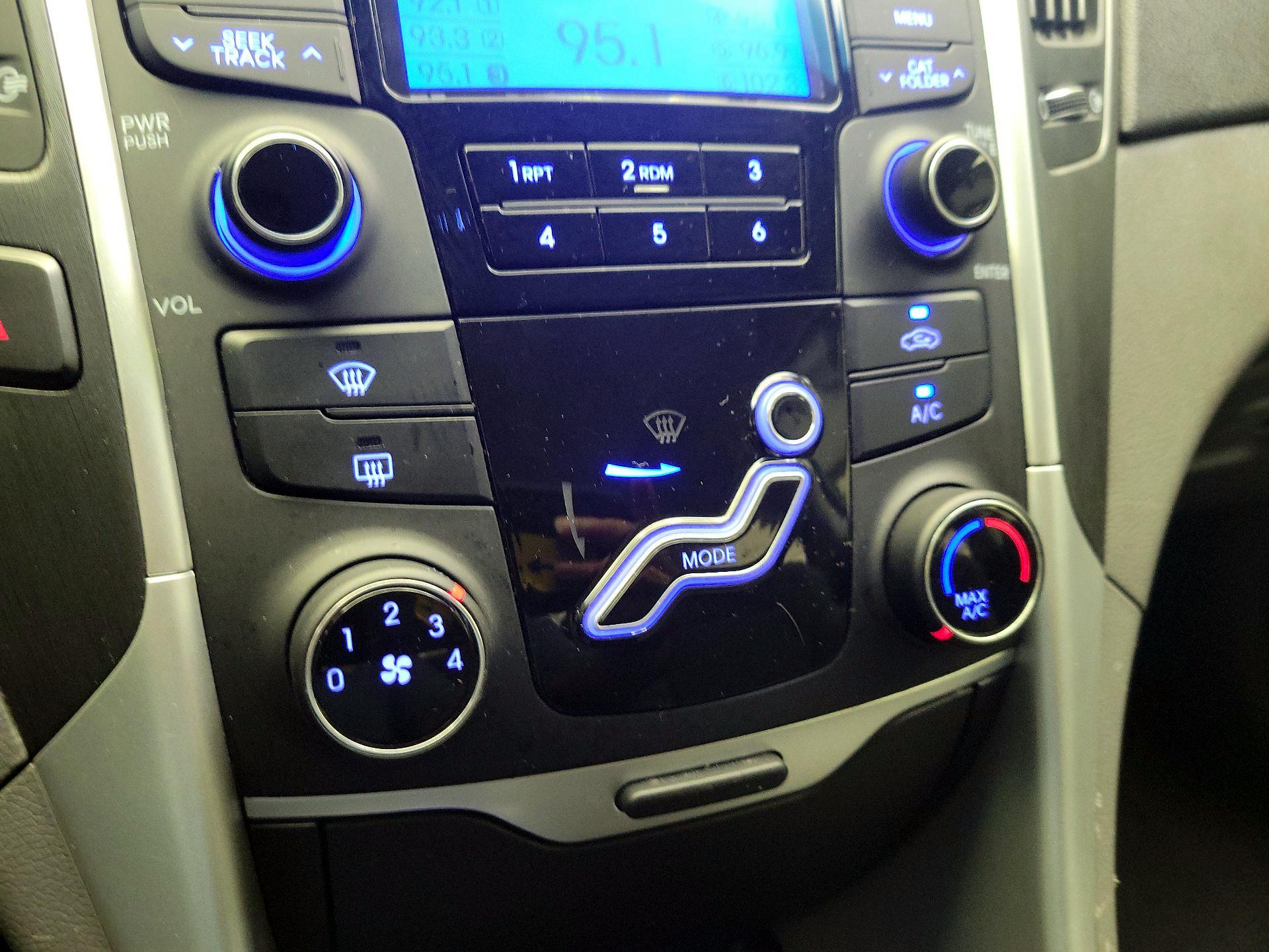 Thumbnail: 2013 Hyundai Sonata - 15