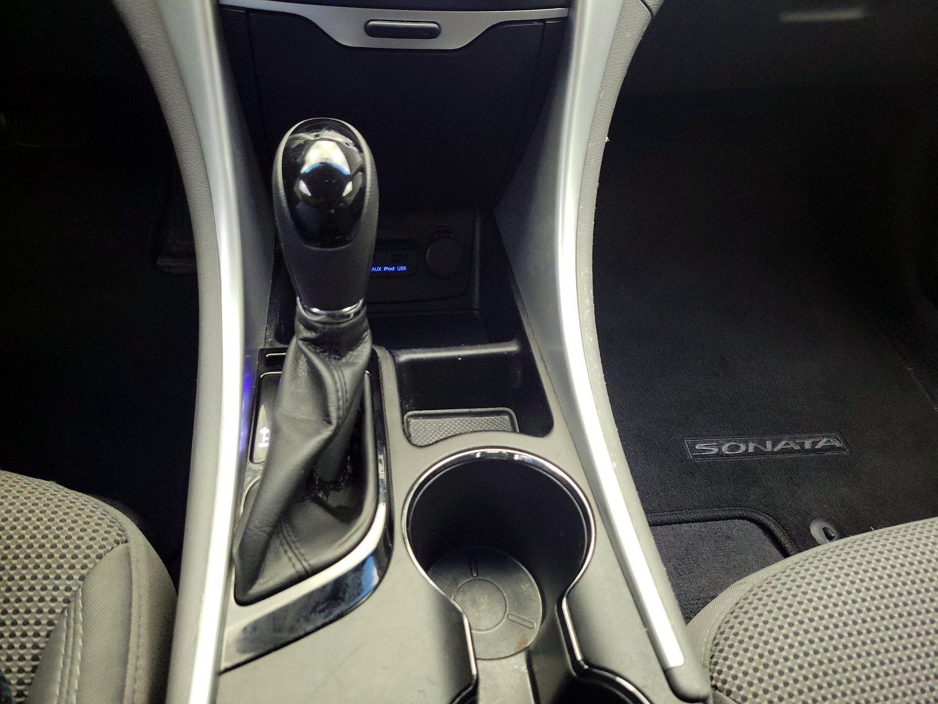Thumbnail: 2013 Hyundai Sonata - 16