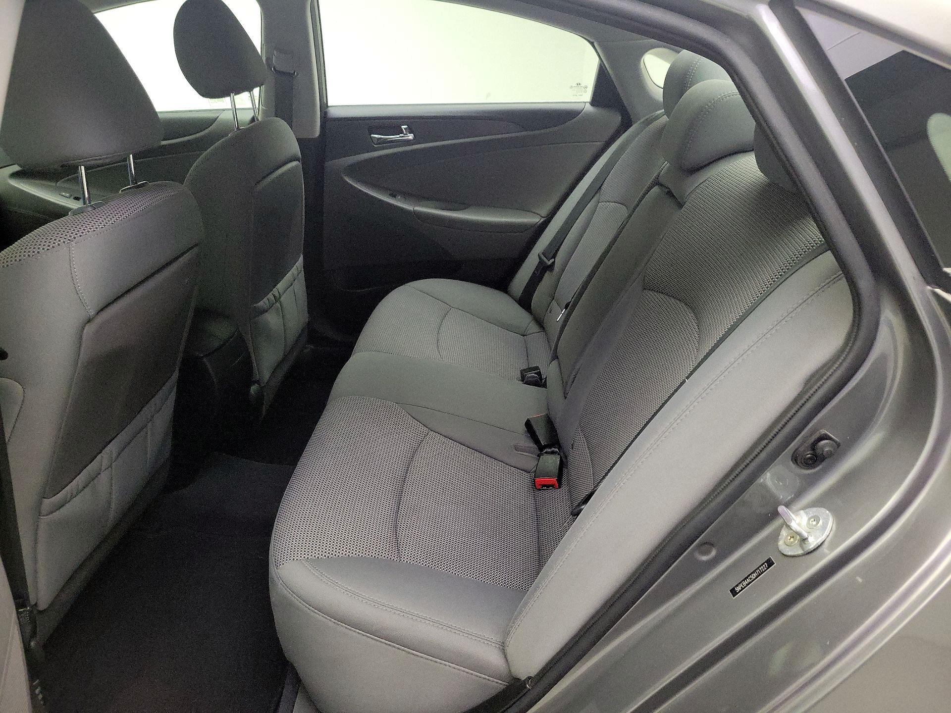 Thumbnail: 2013 Hyundai Sonata - 18