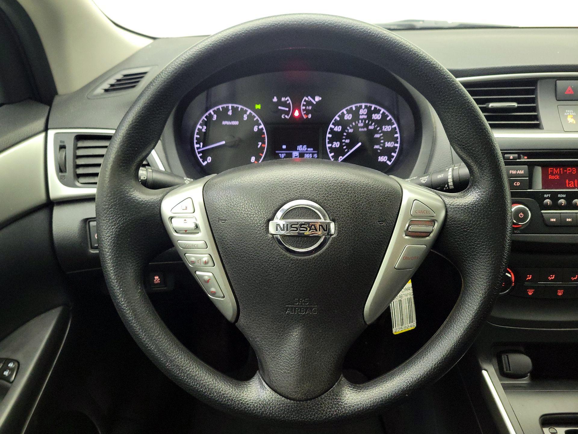 Thumbnail: 2016 Nissan Sentra - 10