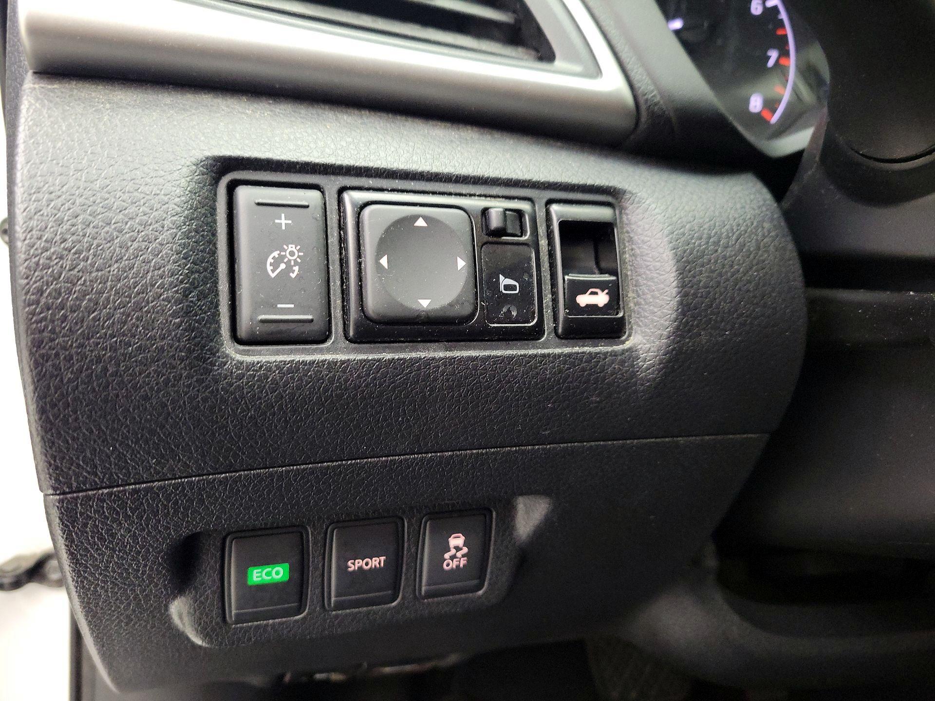 Thumbnail: 2016 Nissan Sentra - 13