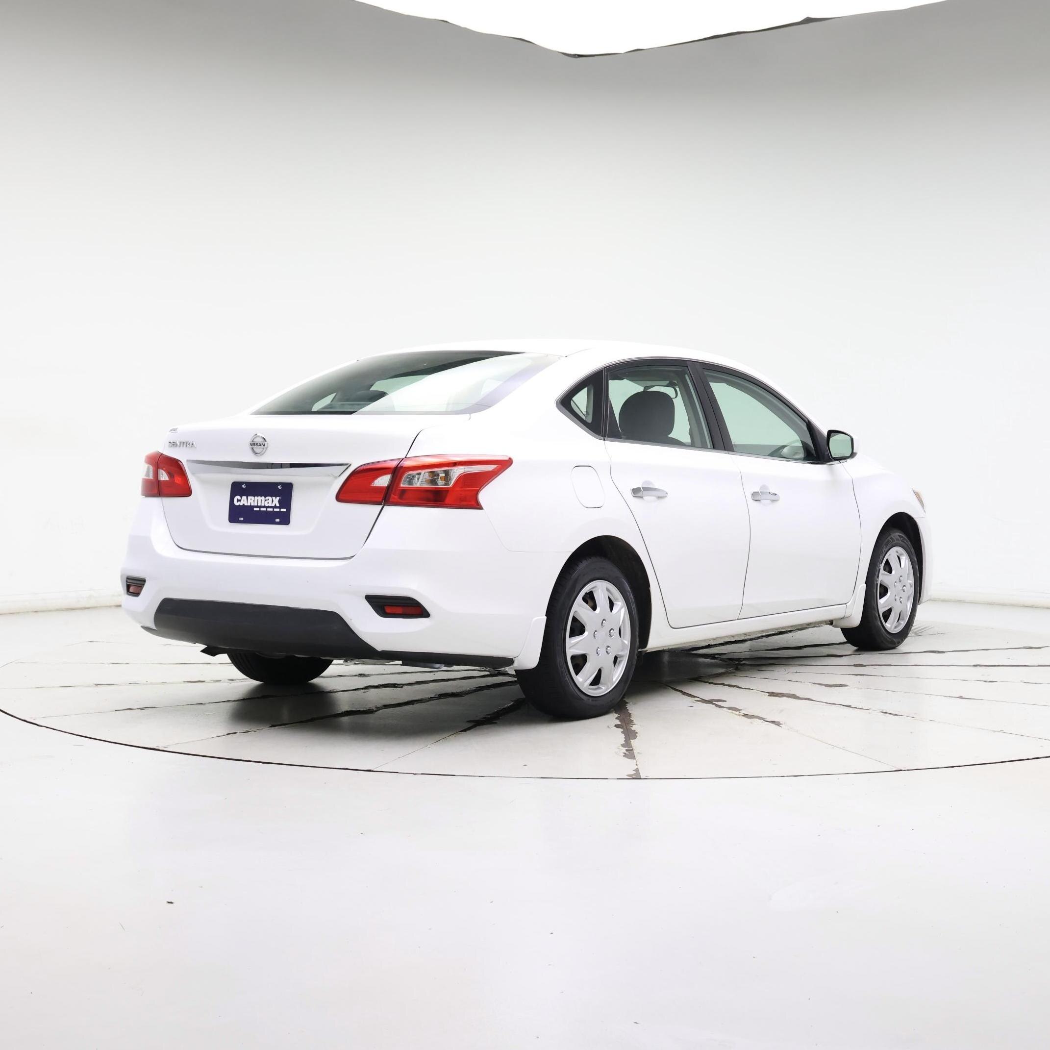 Thumbnail: 2016 Nissan Sentra - 8