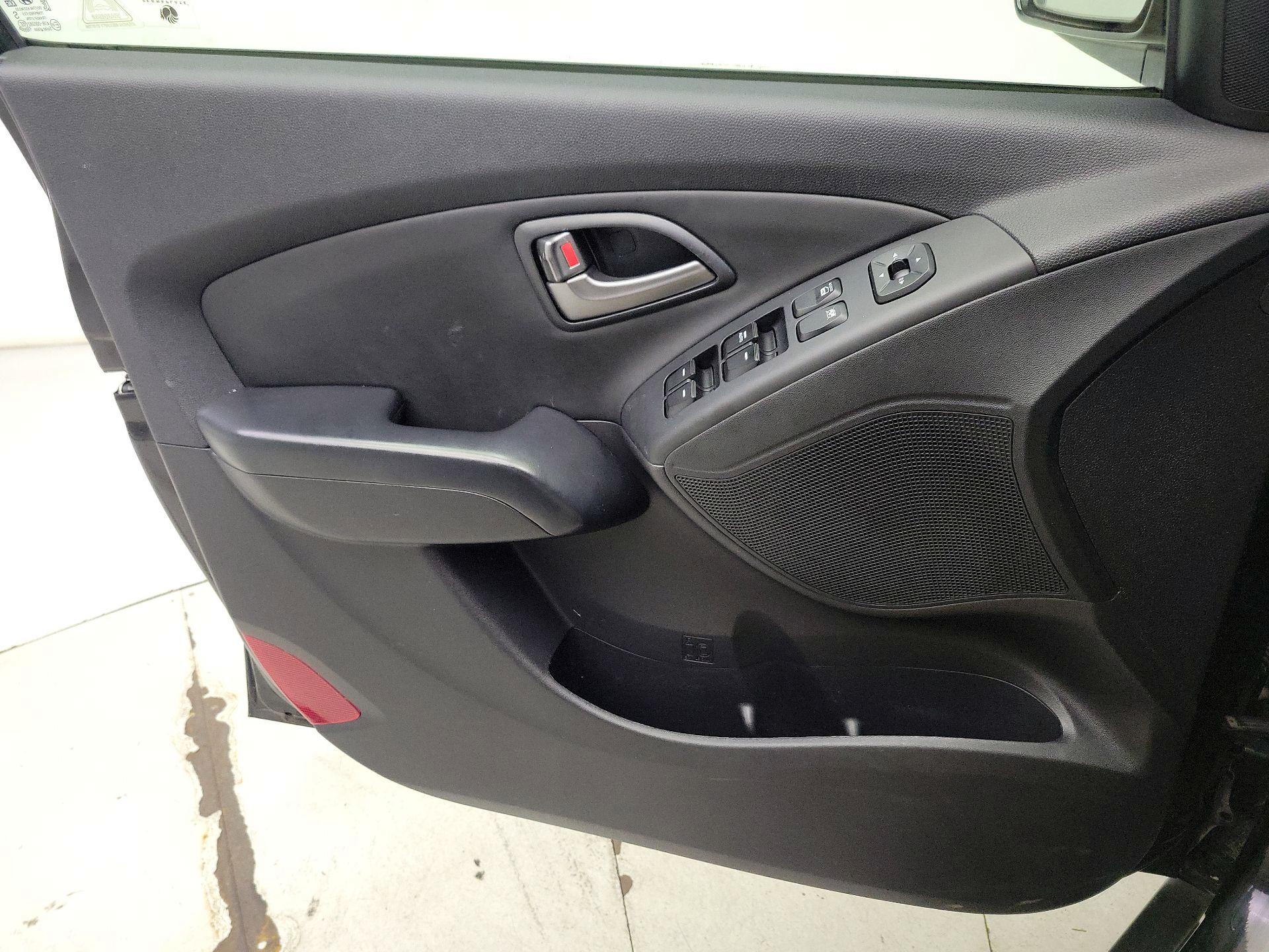 Thumbnail: 2015 Hyundai Tucson - 12
