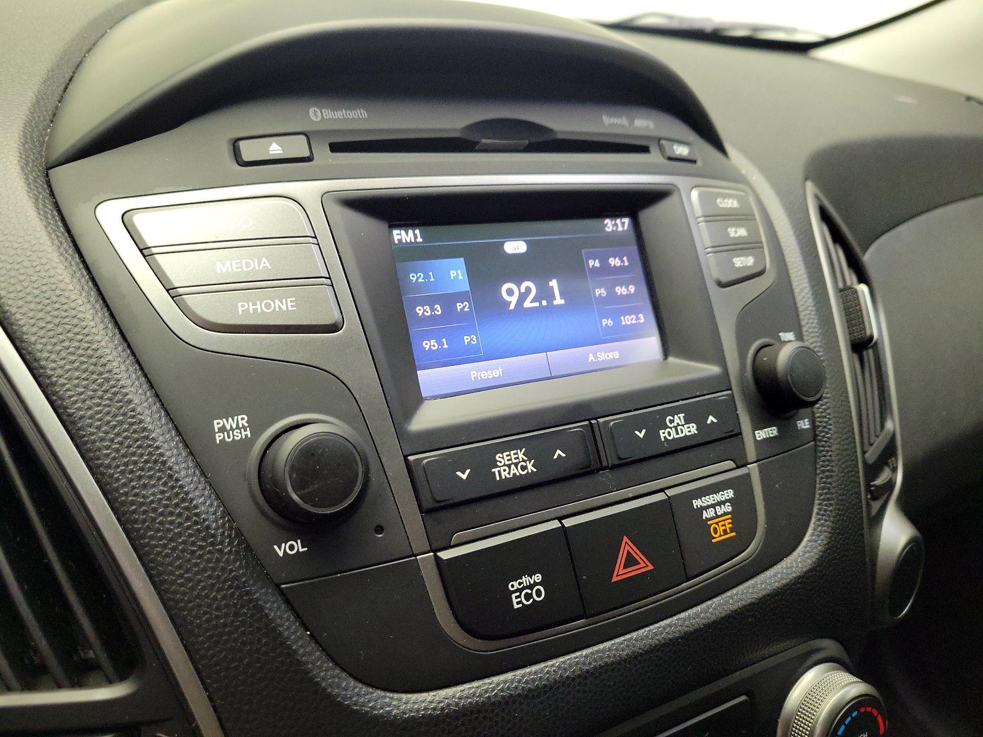 Thumbnail: 2015 Hyundai Tucson - 15