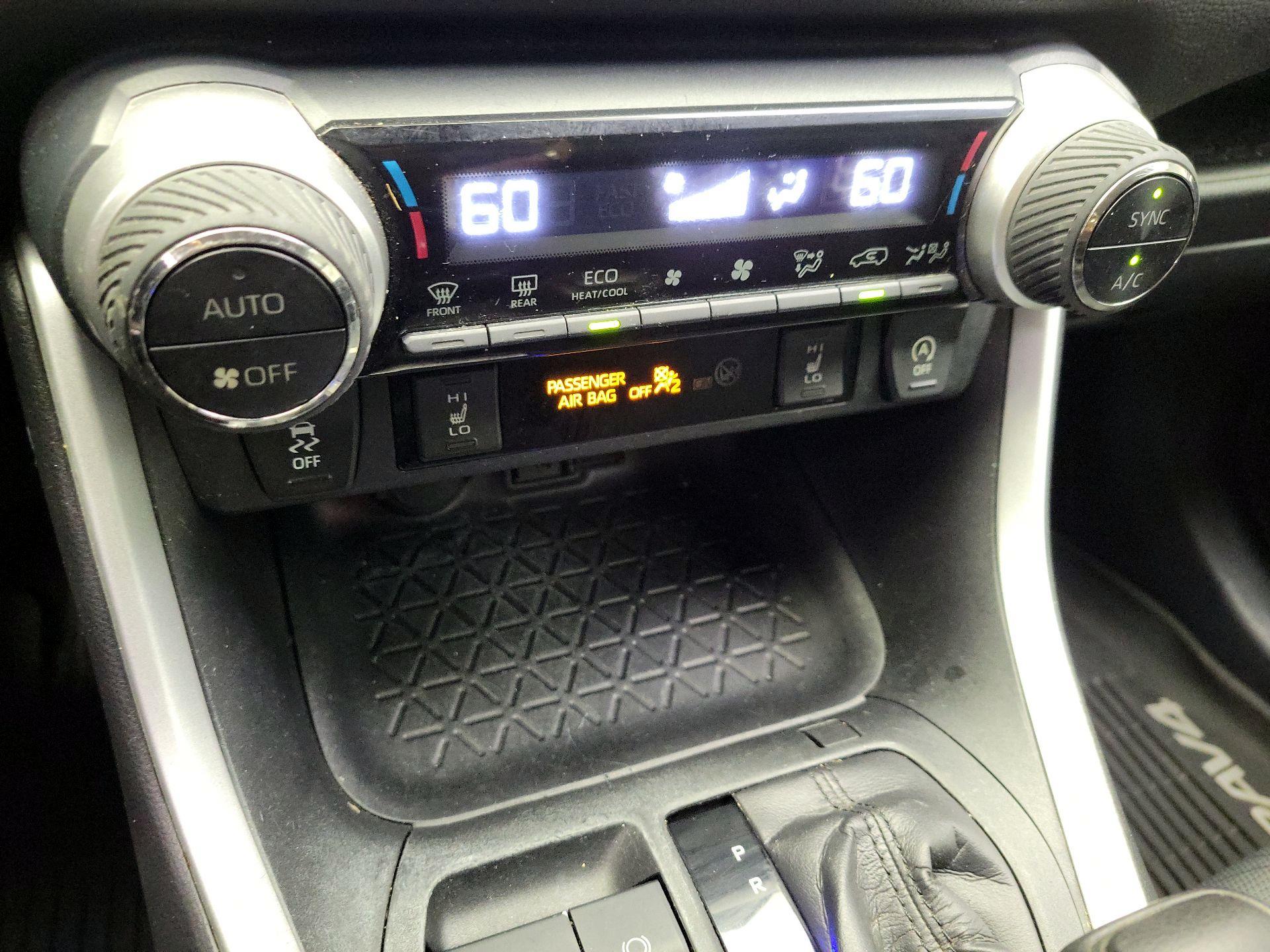 Thumbnail: 2020 Toyota RAV4 - 16