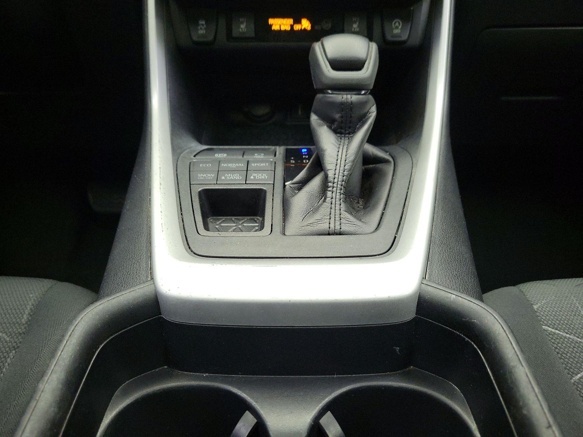Thumbnail: 2020 Toyota RAV4 - 17