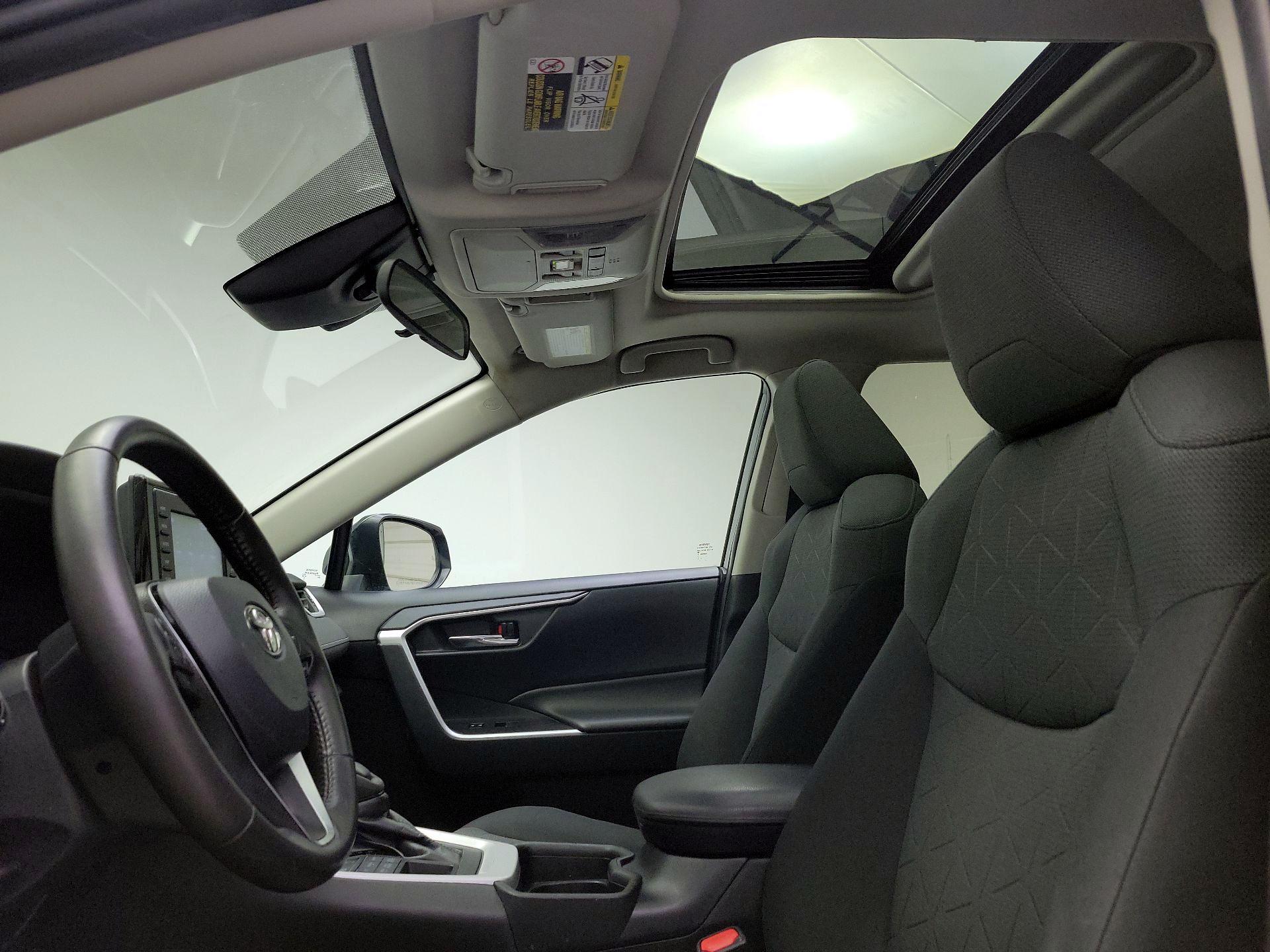 Thumbnail: 2020 Toyota RAV4 - 19