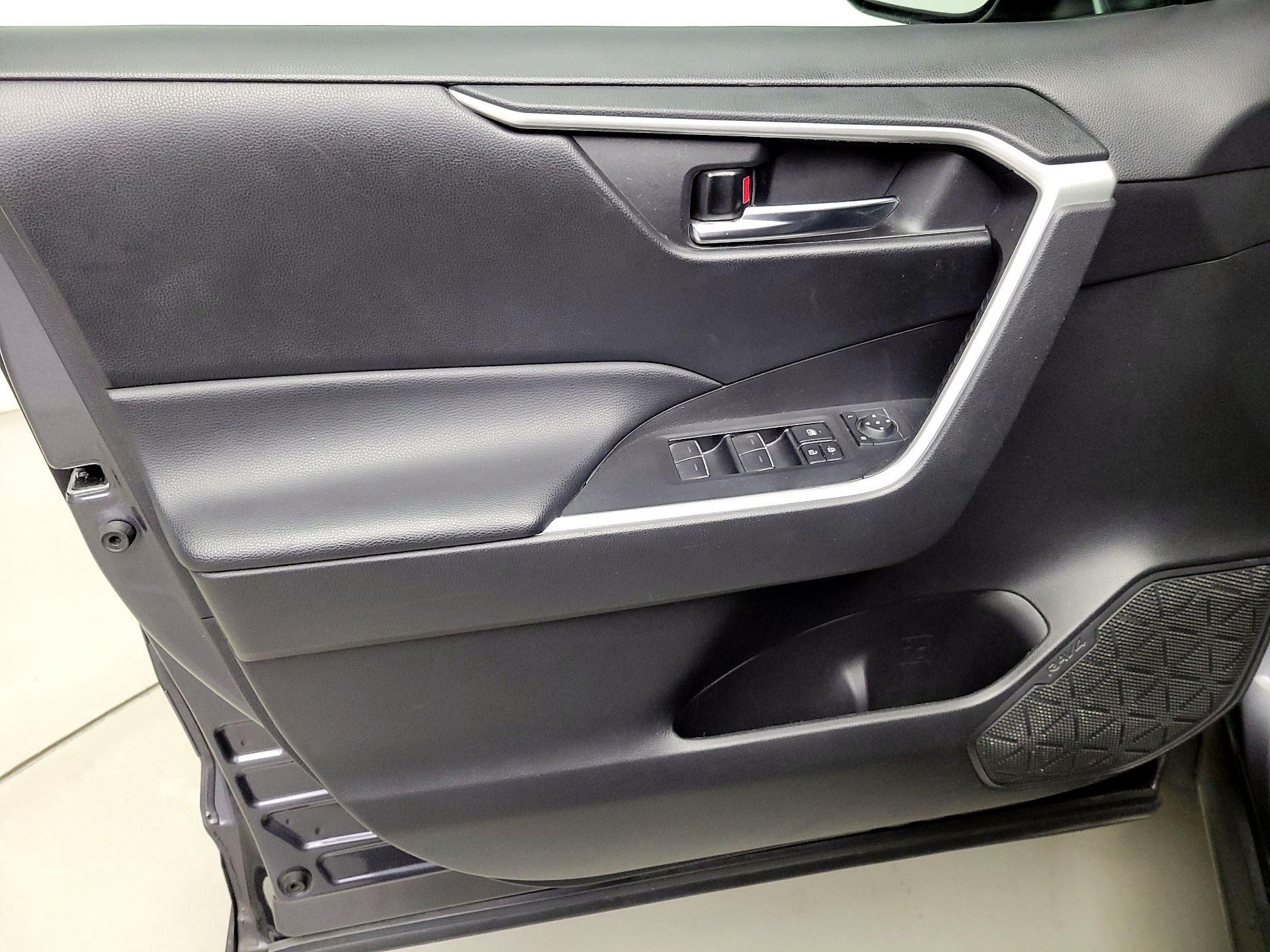 Thumbnail: 2022 Toyota RAV4 - 12