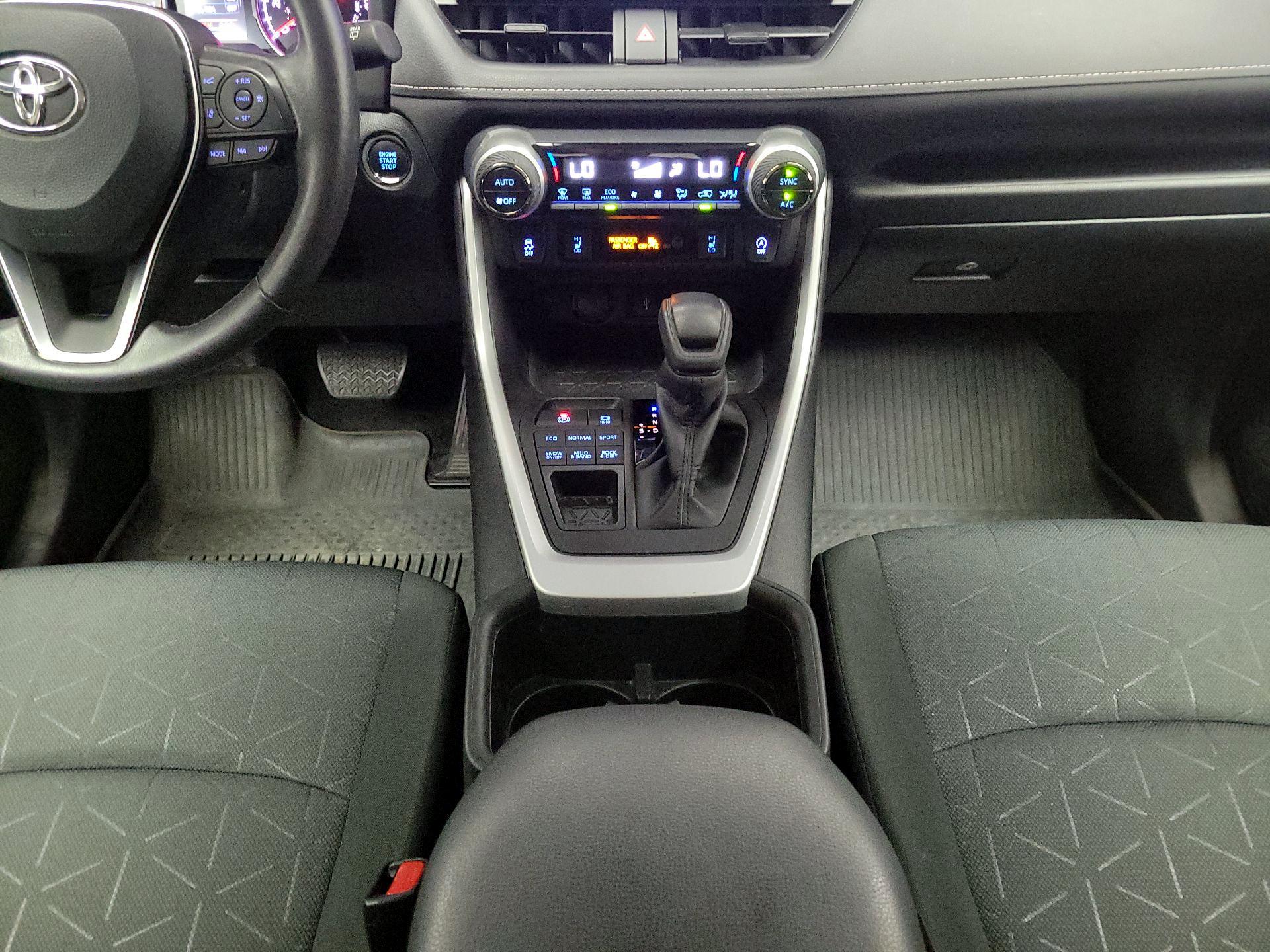Thumbnail: 2022 Toyota RAV4 - 17