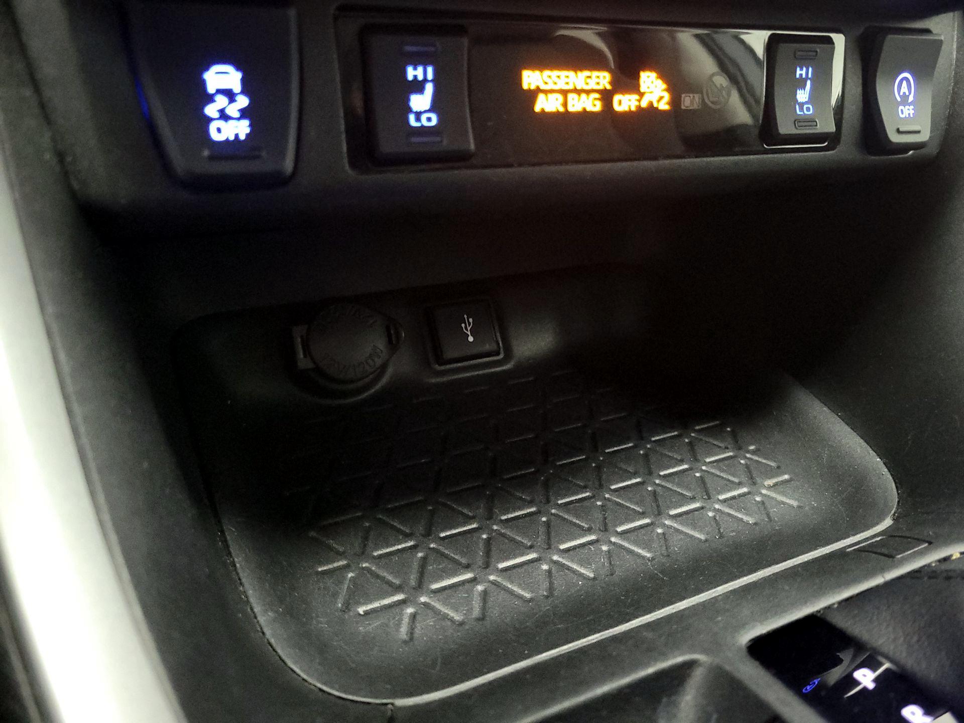 Thumbnail: 2022 Toyota RAV4 - 18