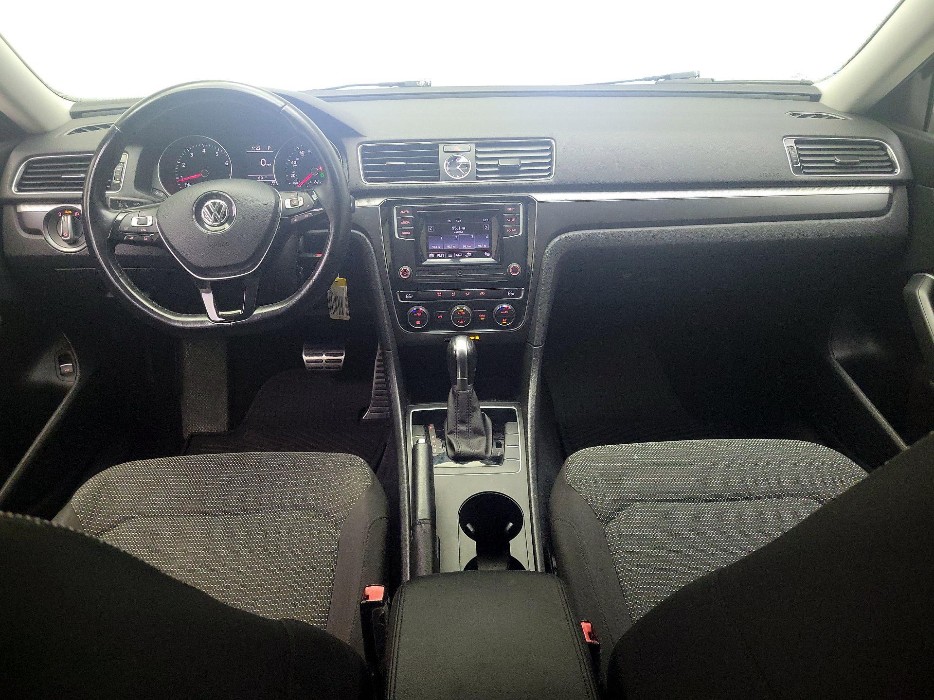 Thumbnail: 2016 Volkswagen Passat - 9