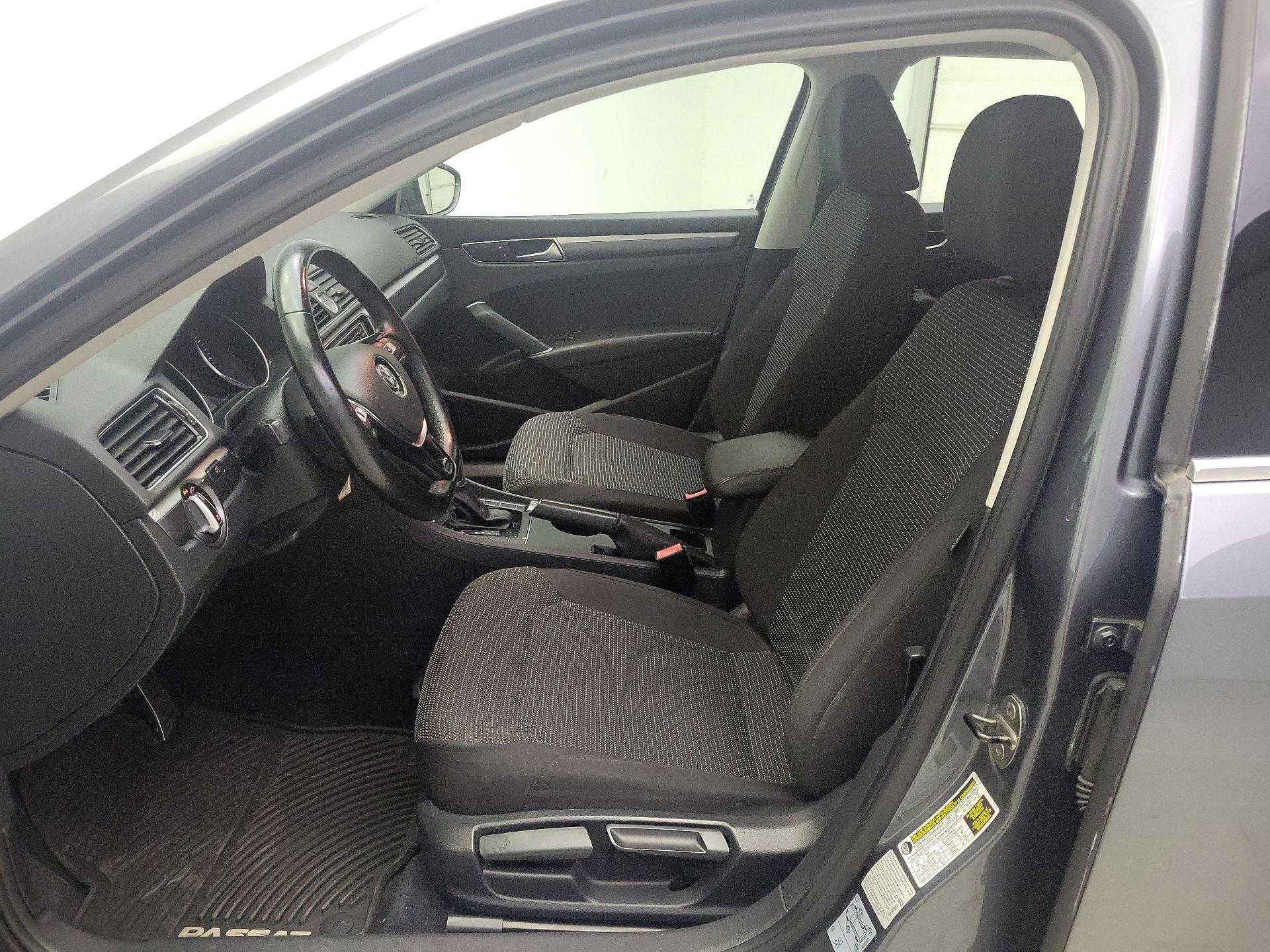 Thumbnail: 2016 Volkswagen Passat - 11