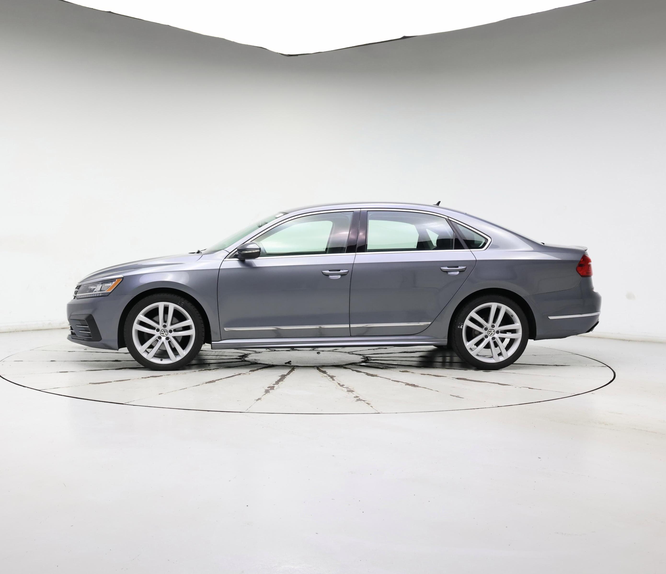 Thumbnail: 2016 Volkswagen Passat - 3