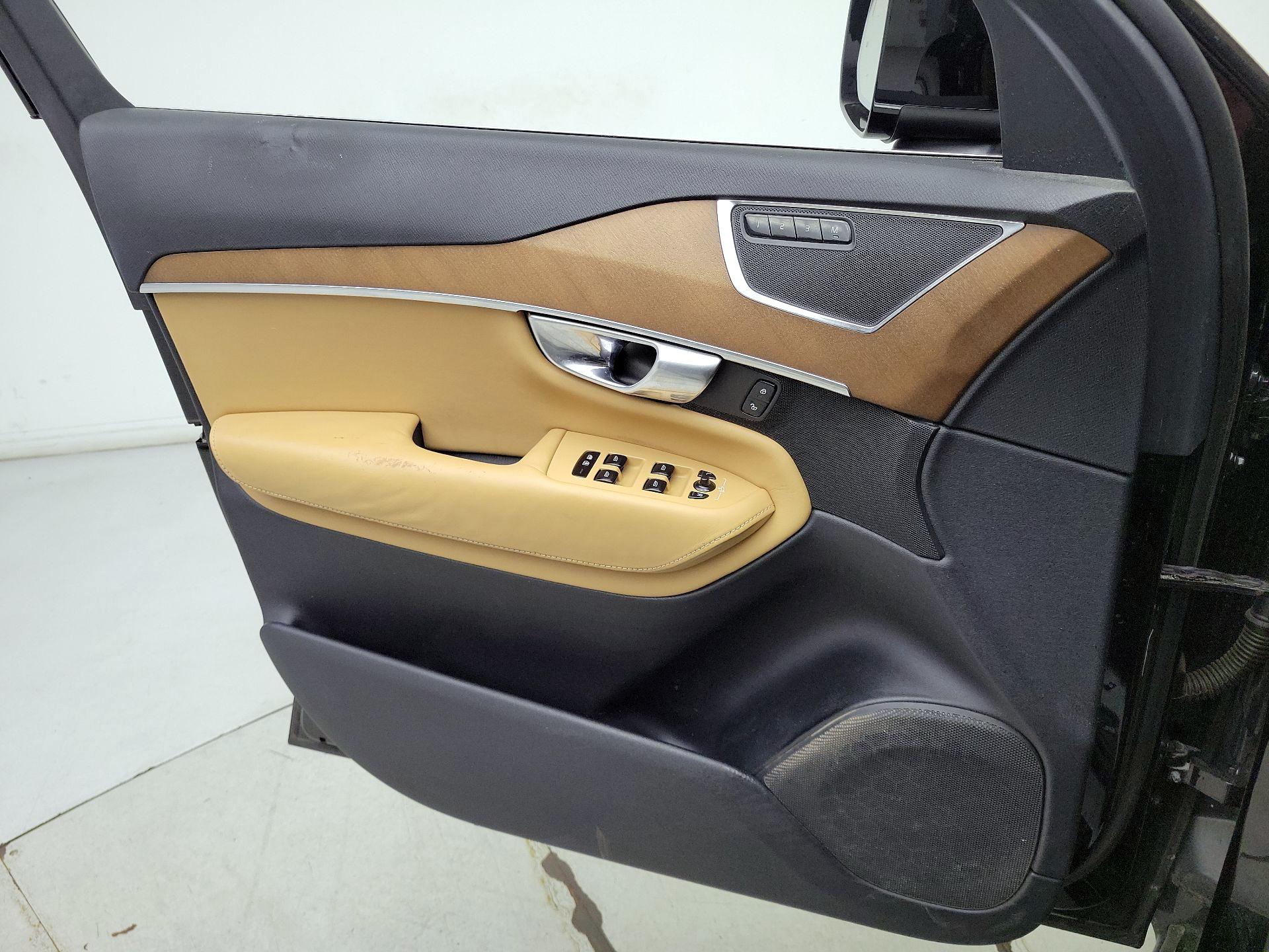 Thumbnail: 2018 Volvo XC90 - 12