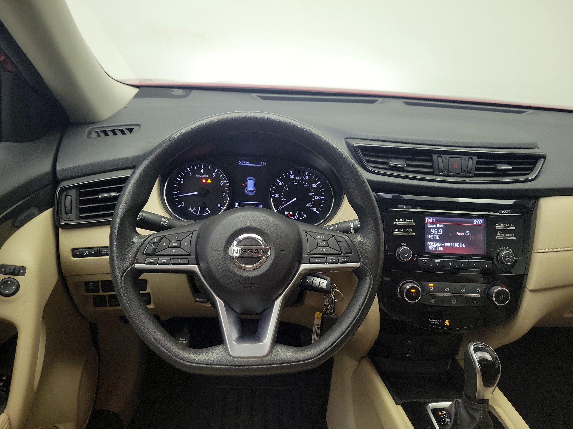 Thumbnail: 2017 Nissan Rogue - 10