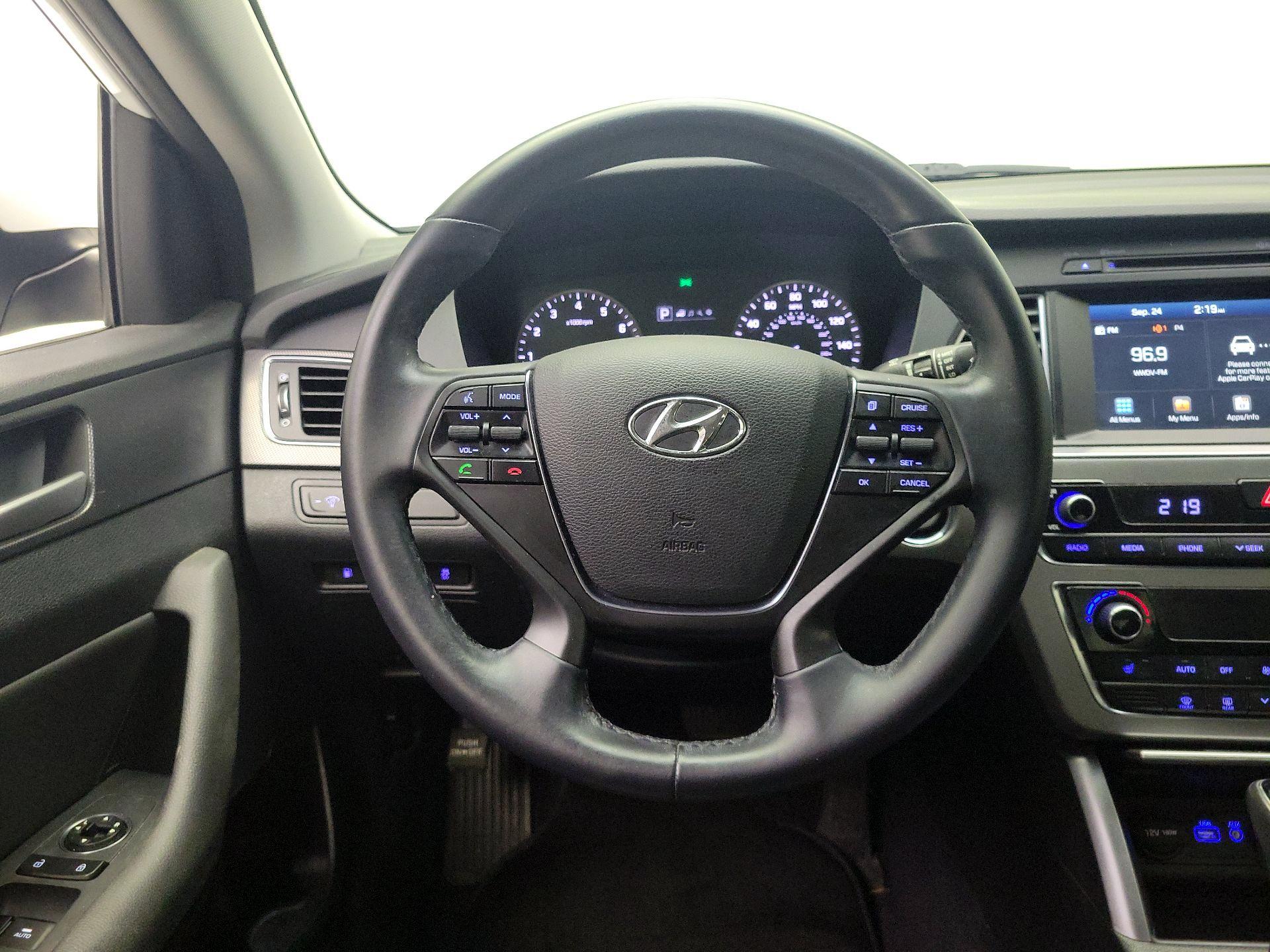 Thumbnail: 2016 Hyundai Sonata - 10