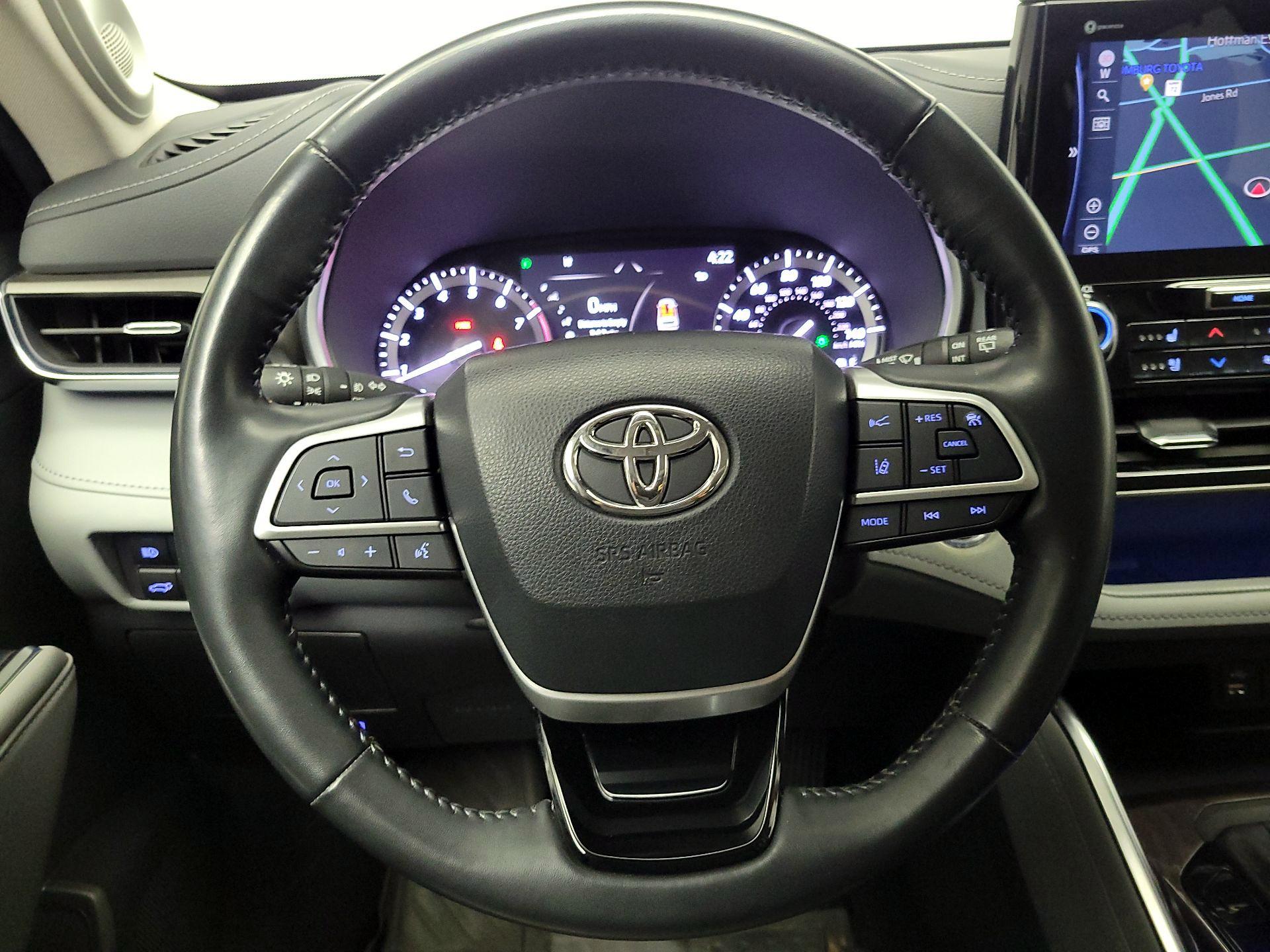 Thumbnail: 2022 Toyota Highlander - 10