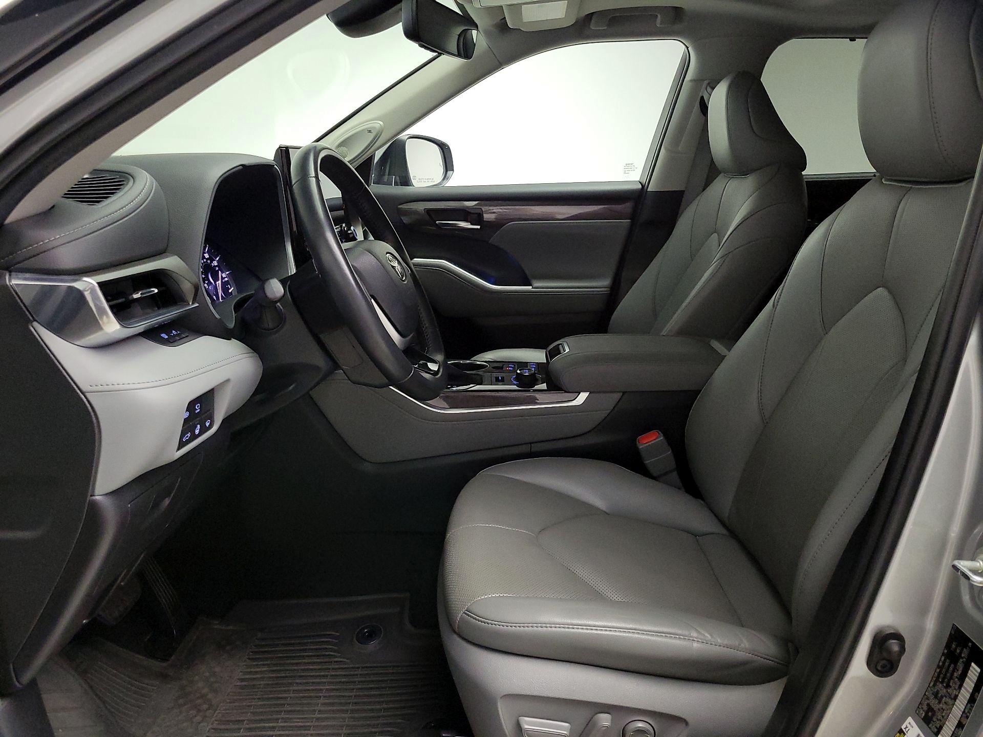 Thumbnail: 2022 Toyota Highlander - 11
