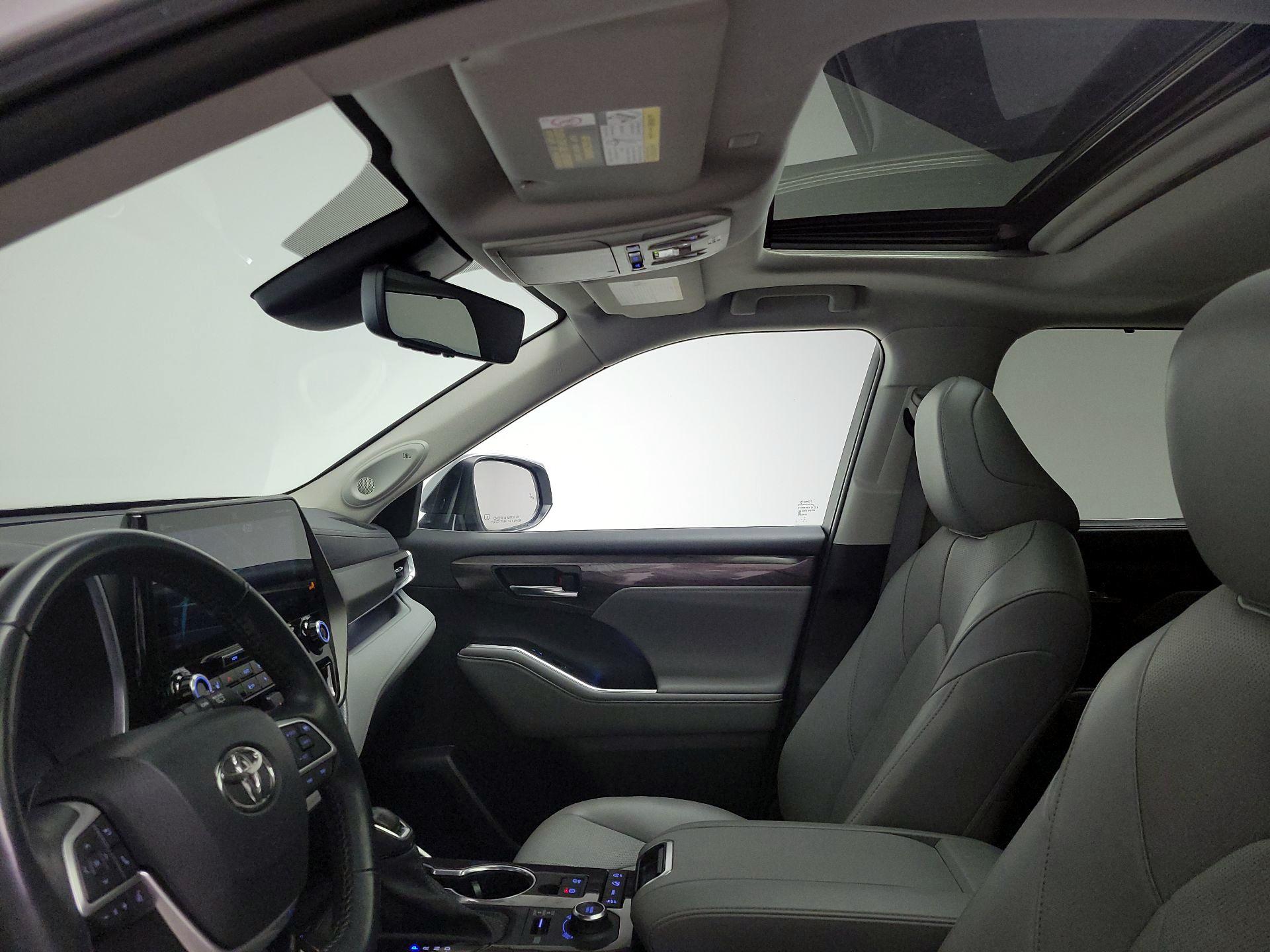 Thumbnail: 2022 Toyota Highlander - 20