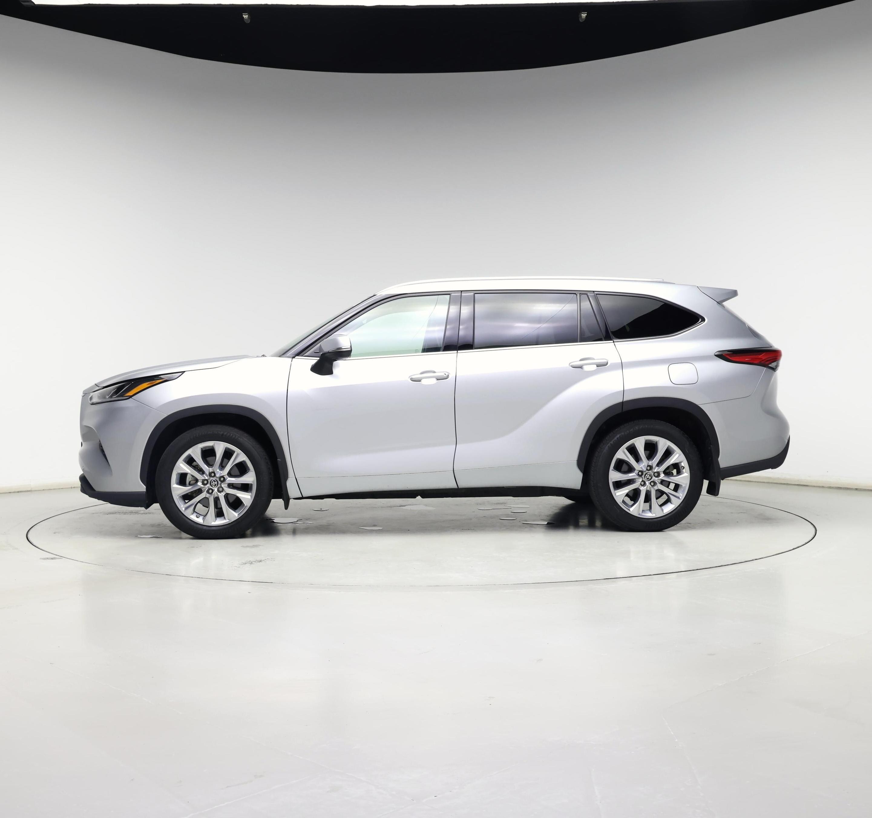 Thumbnail: 2022 Toyota Highlander - 3