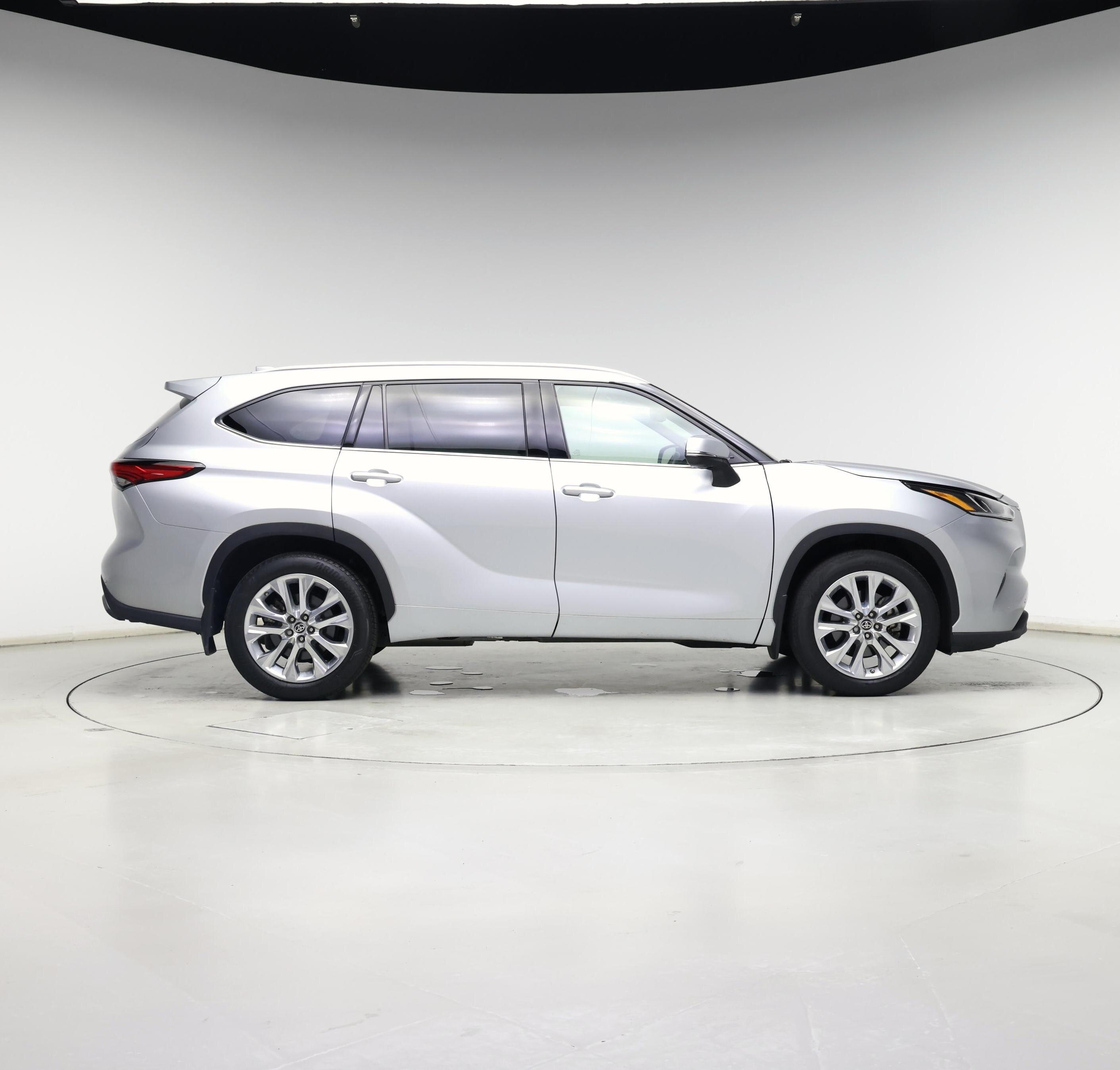 Thumbnail: 2022 Toyota Highlander - 7