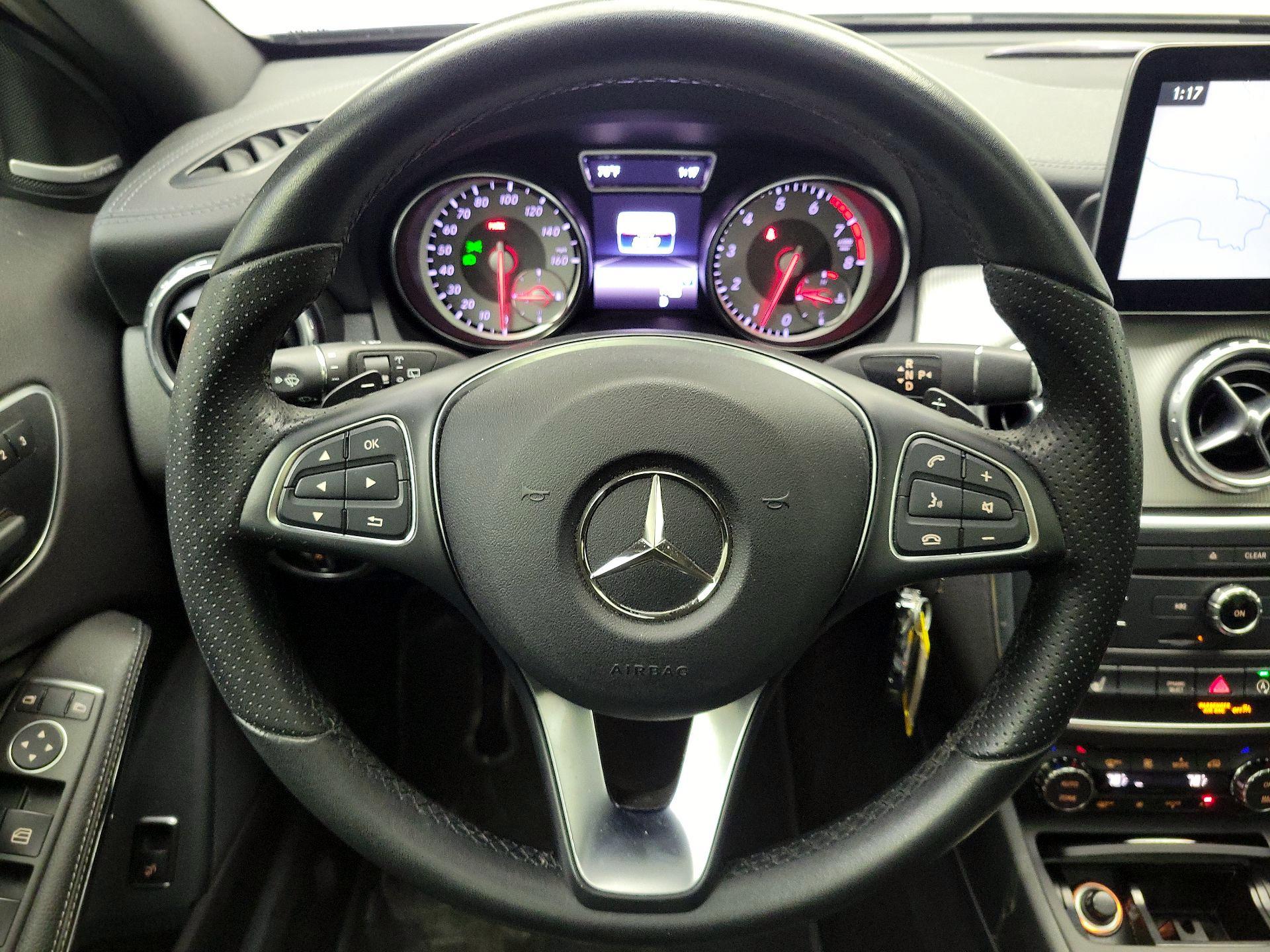 Thumbnail: 2017 Mercedes-Benz GLA - 10
