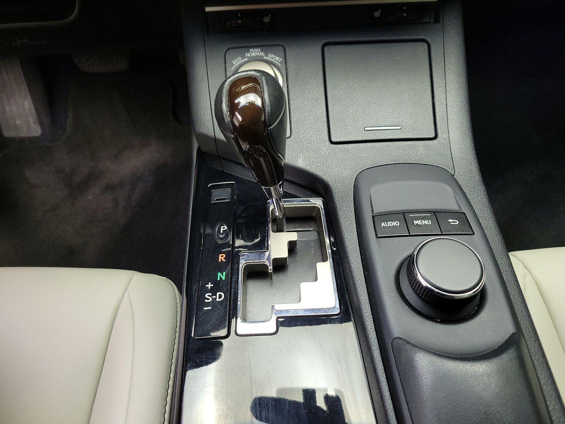 Thumbnail: 2013 Lexus ES - 17