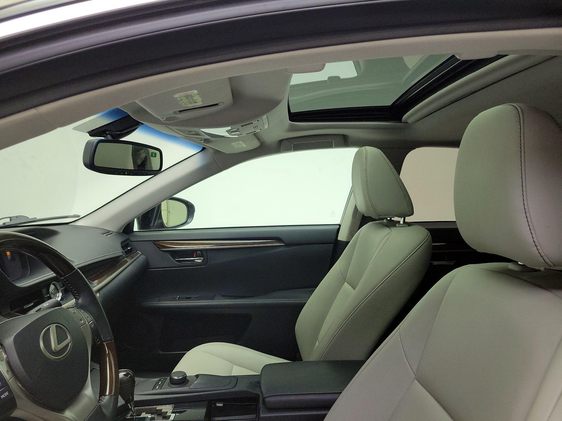 Thumbnail: 2013 Lexus ES - 19