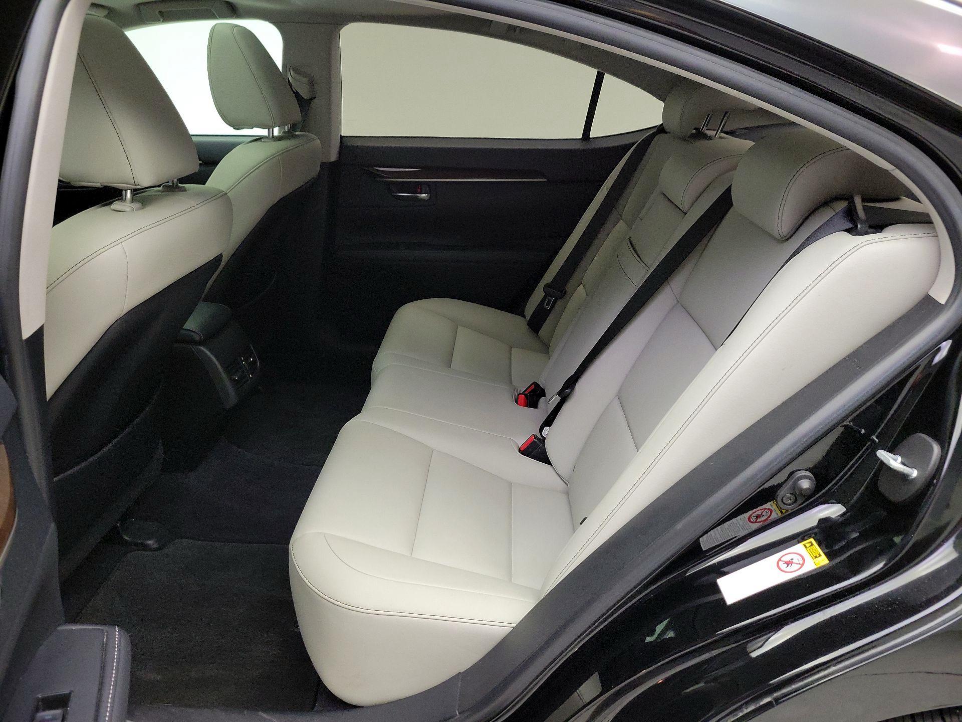 Thumbnail: 2013 Lexus ES - 20