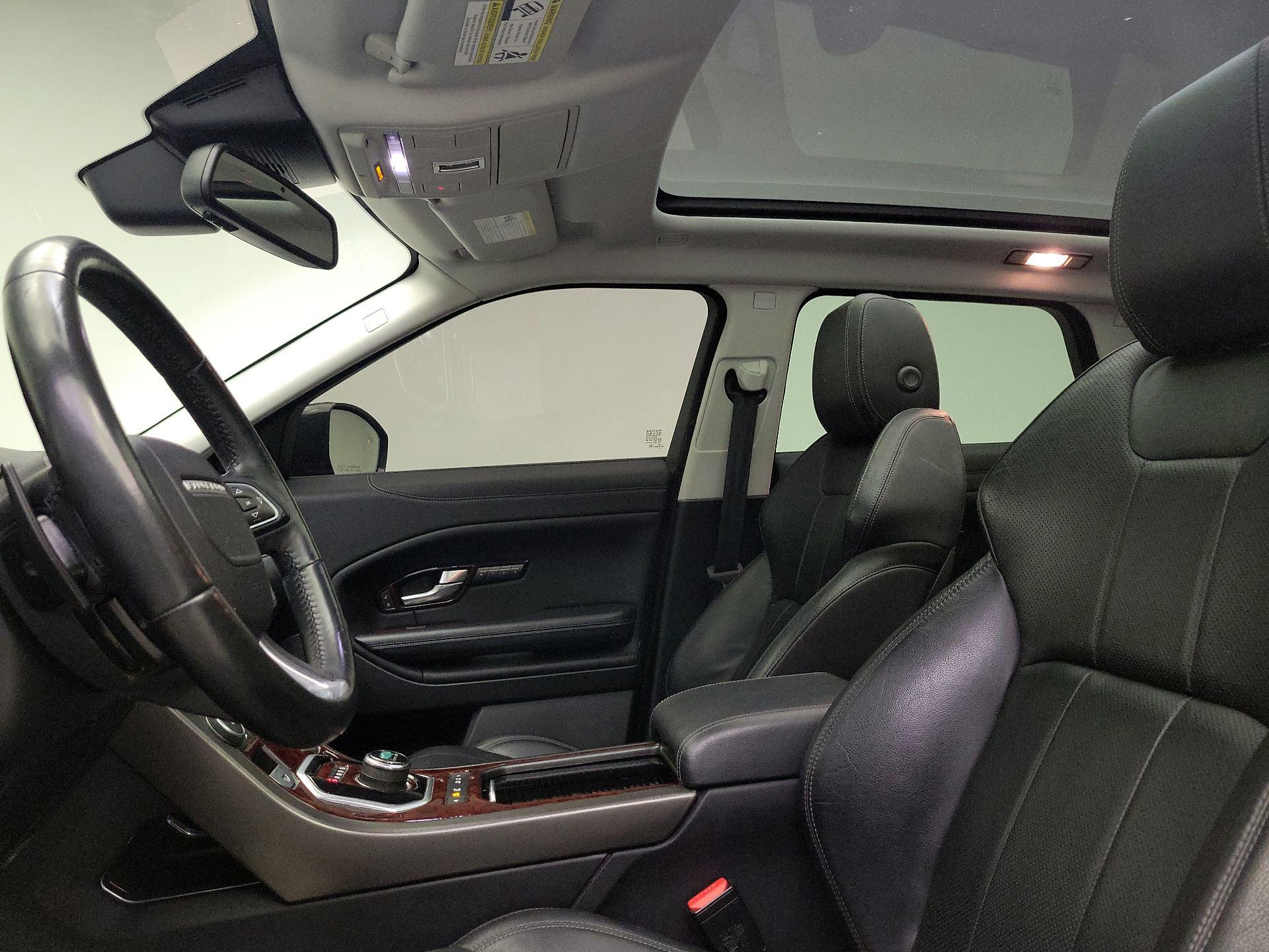 Thumbnail: 2018 Land Rover Range Rover Evoque - 17