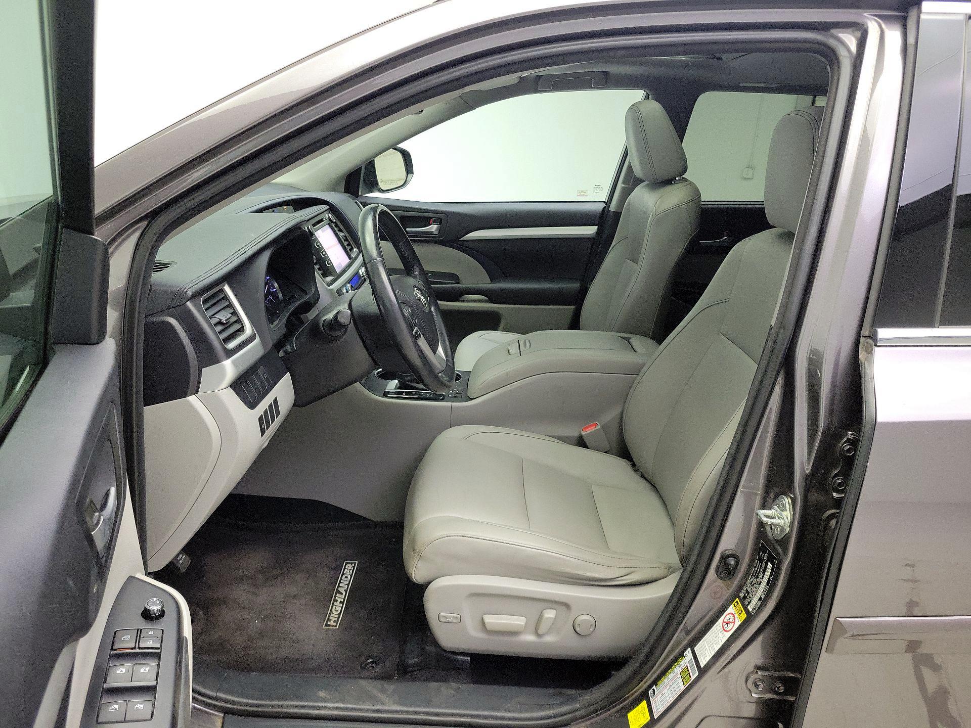 Thumbnail: 2015 Toyota Highlander - 11