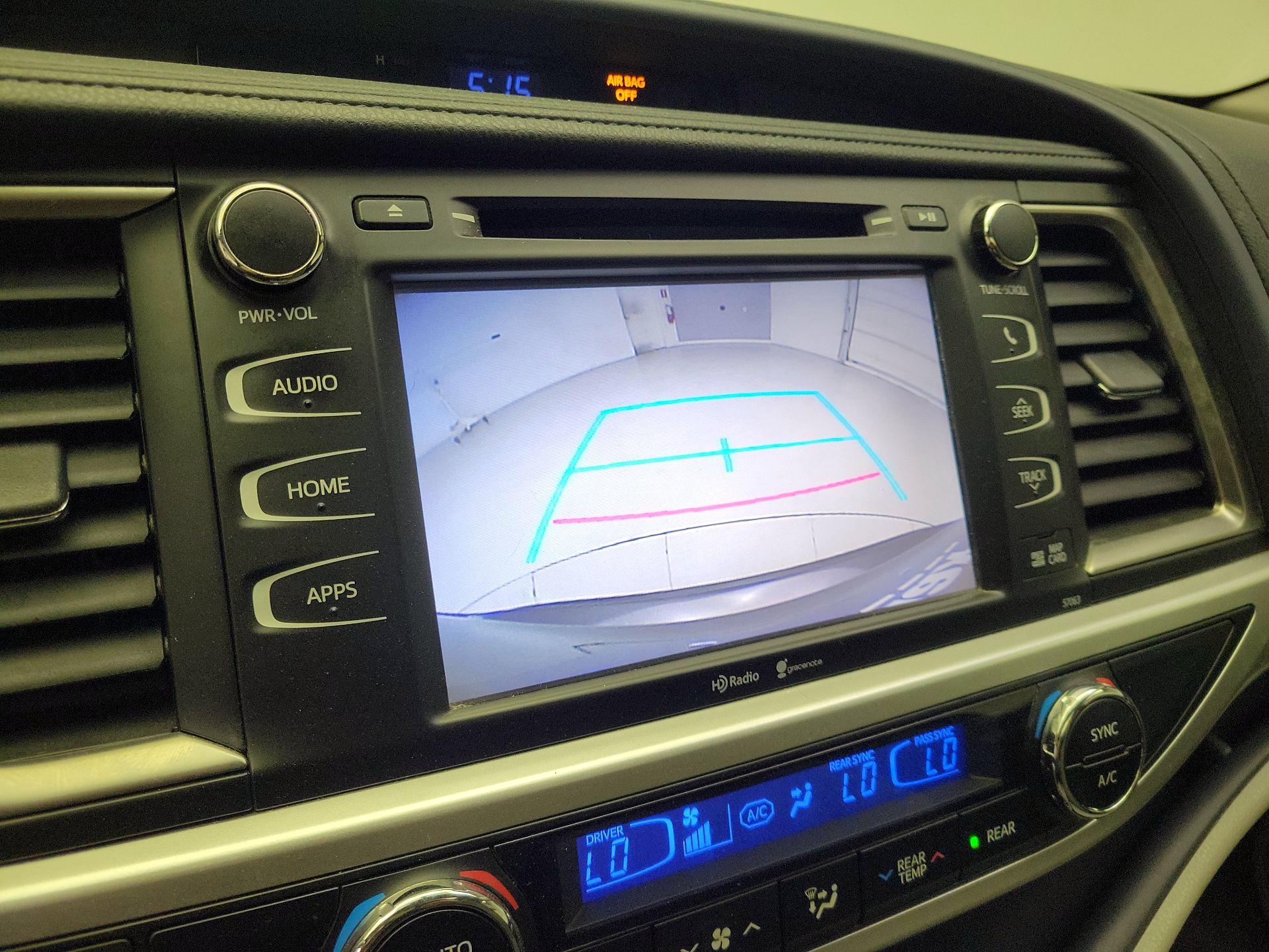 Thumbnail: 2015 Toyota Highlander - 15