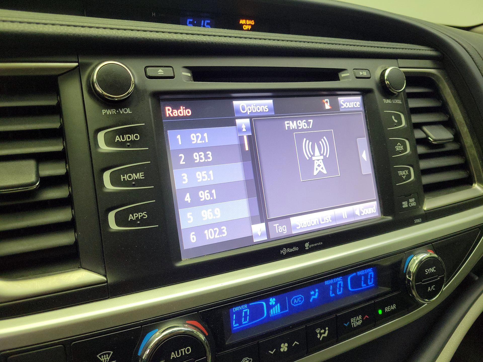 Thumbnail: 2015 Toyota Highlander - 16