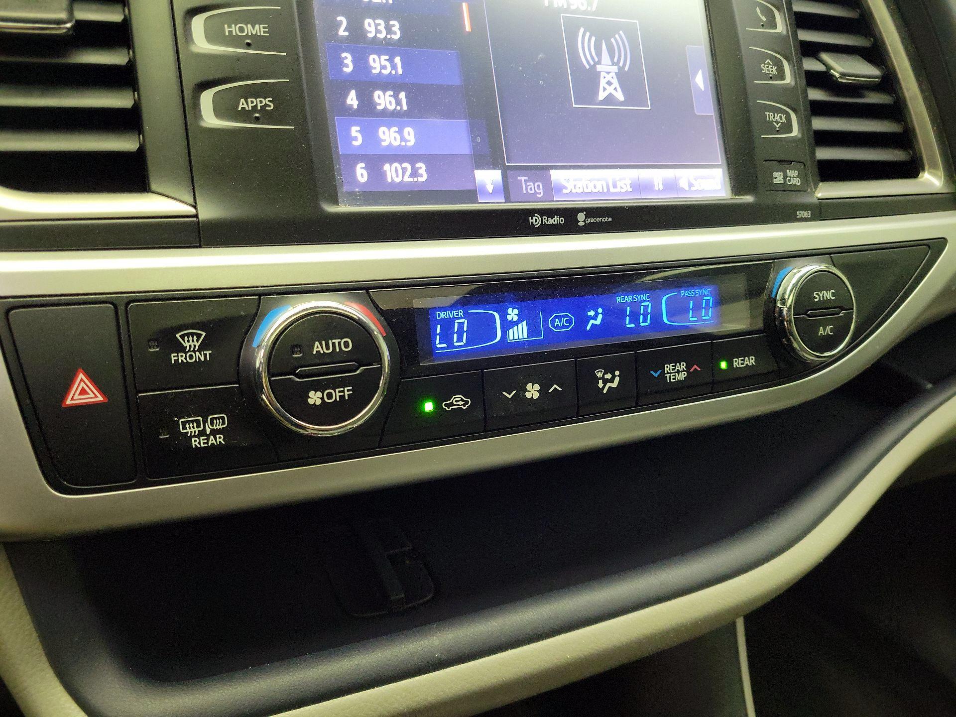 Thumbnail: 2015 Toyota Highlander - 17