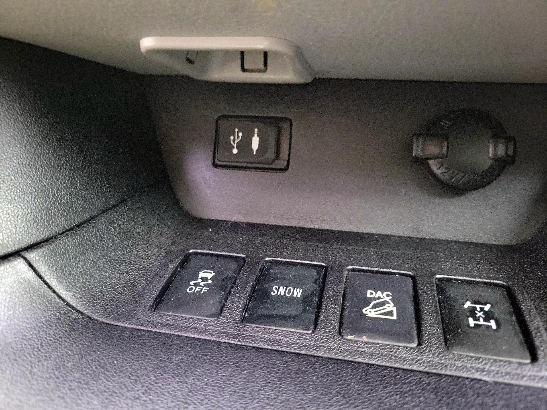 Thumbnail: 2015 Toyota Highlander - 19