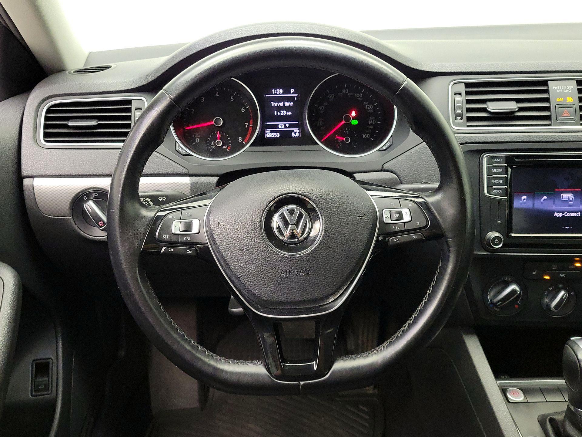 Thumbnail: 2017 Volkswagen Jetta - 10