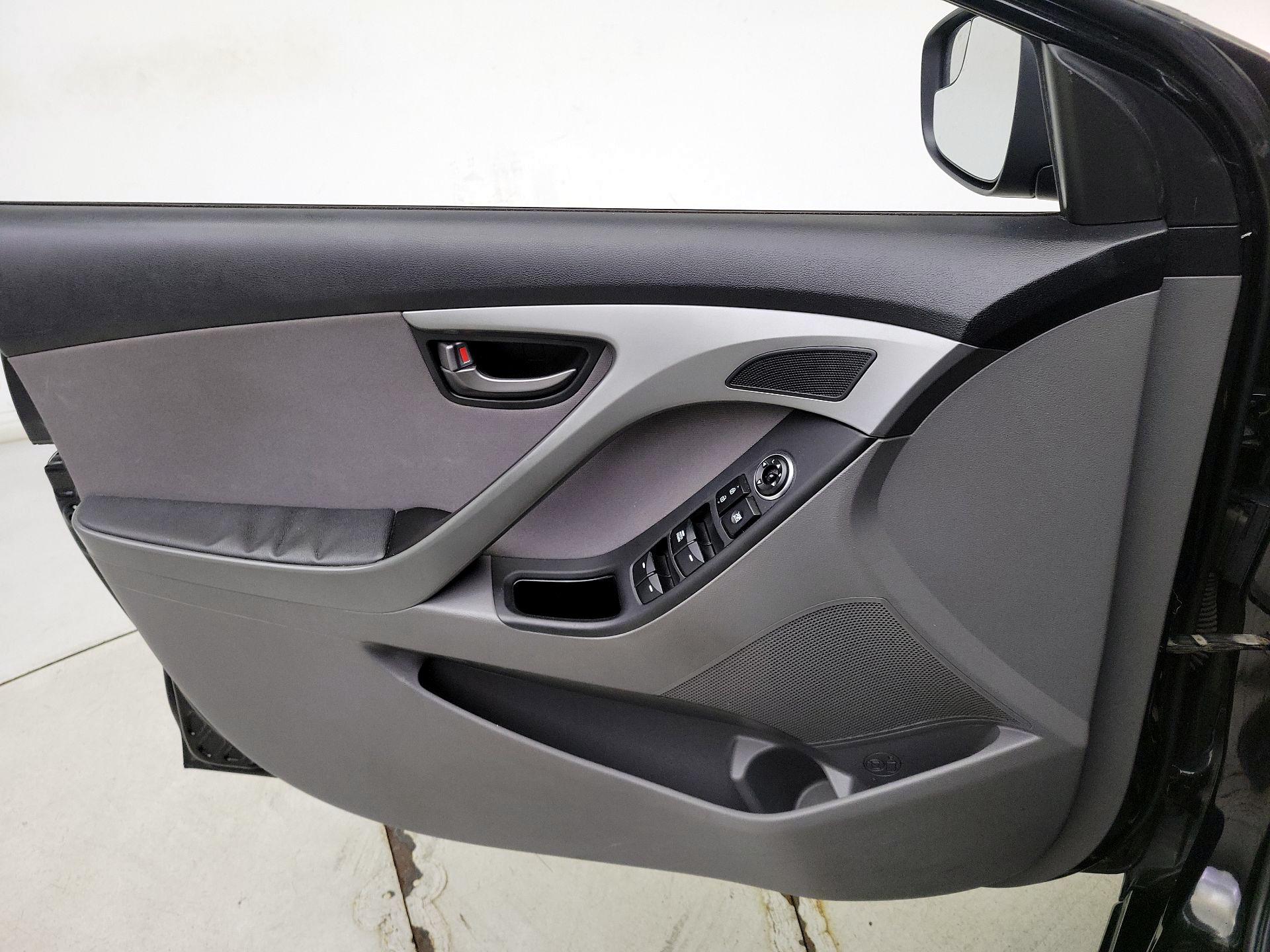 Thumbnail: 2014 Hyundai Elantra - 12