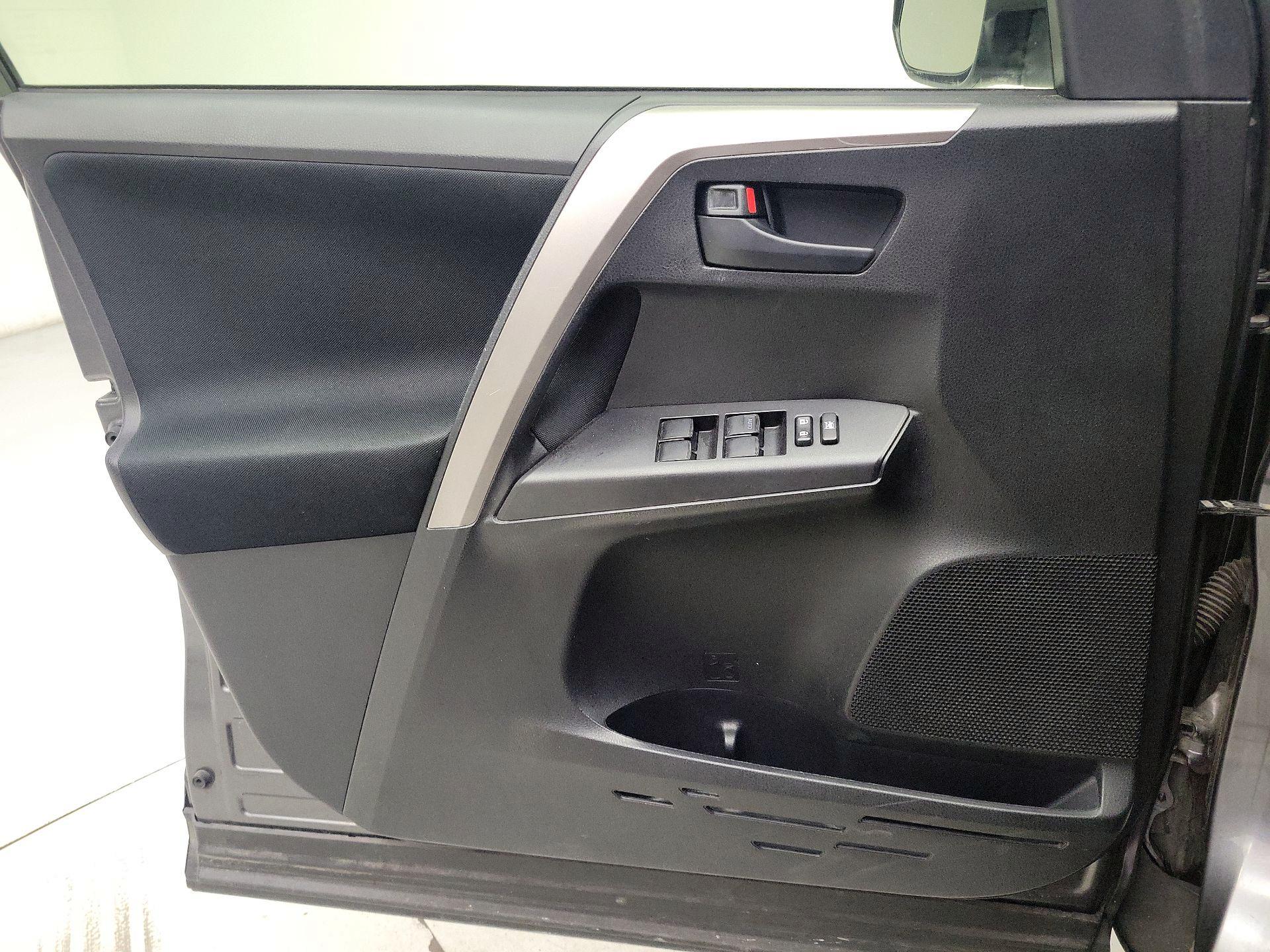 Thumbnail: 2016 Toyota RAV4 - 12