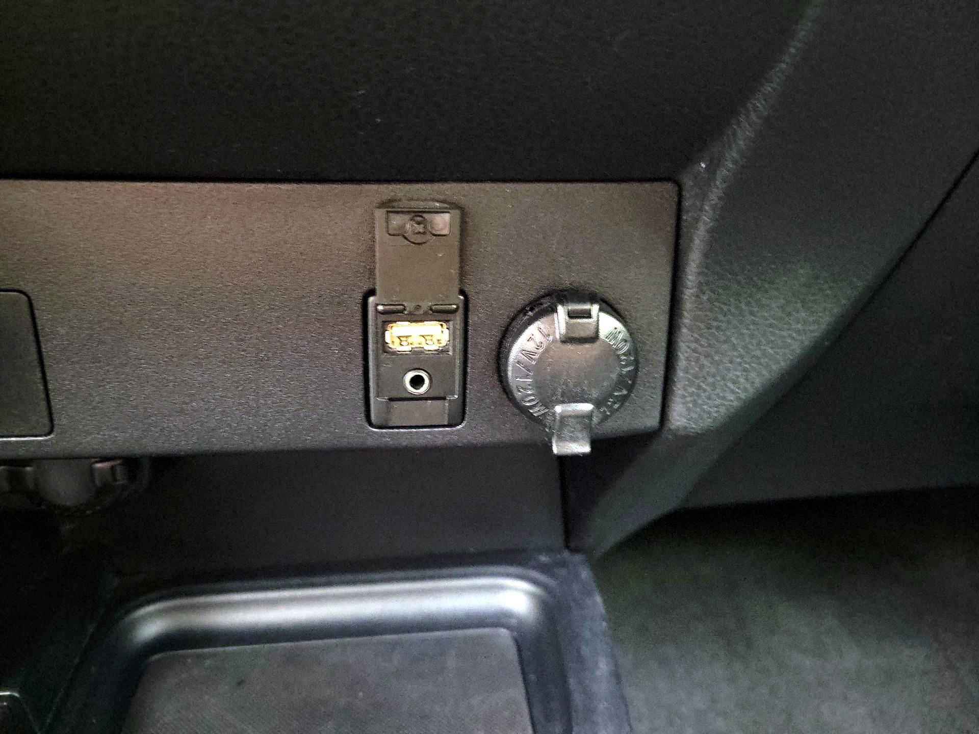 Thumbnail: 2016 Toyota RAV4 - 18
