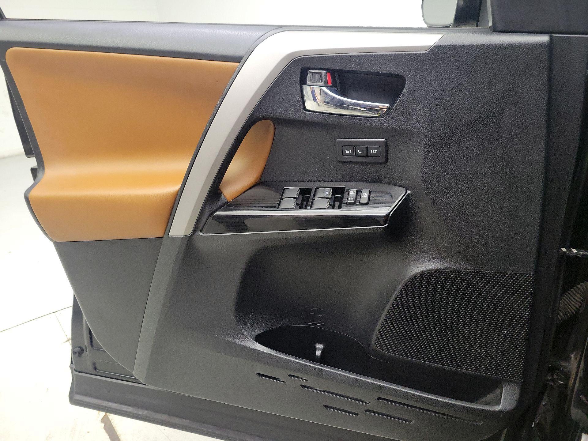Thumbnail: 2016 Toyota RAV4 - 12