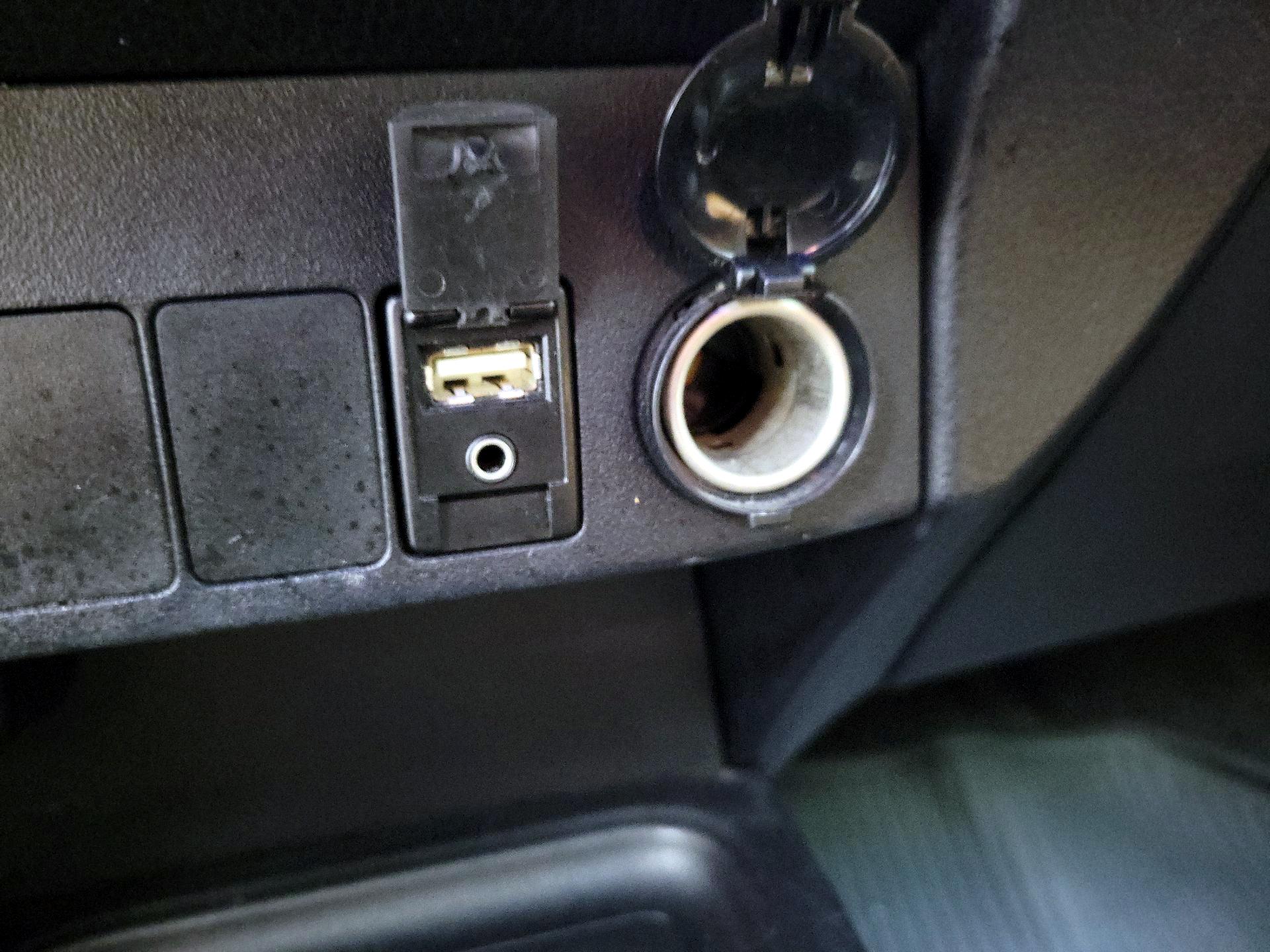 Thumbnail: 2016 Toyota RAV4 - 18