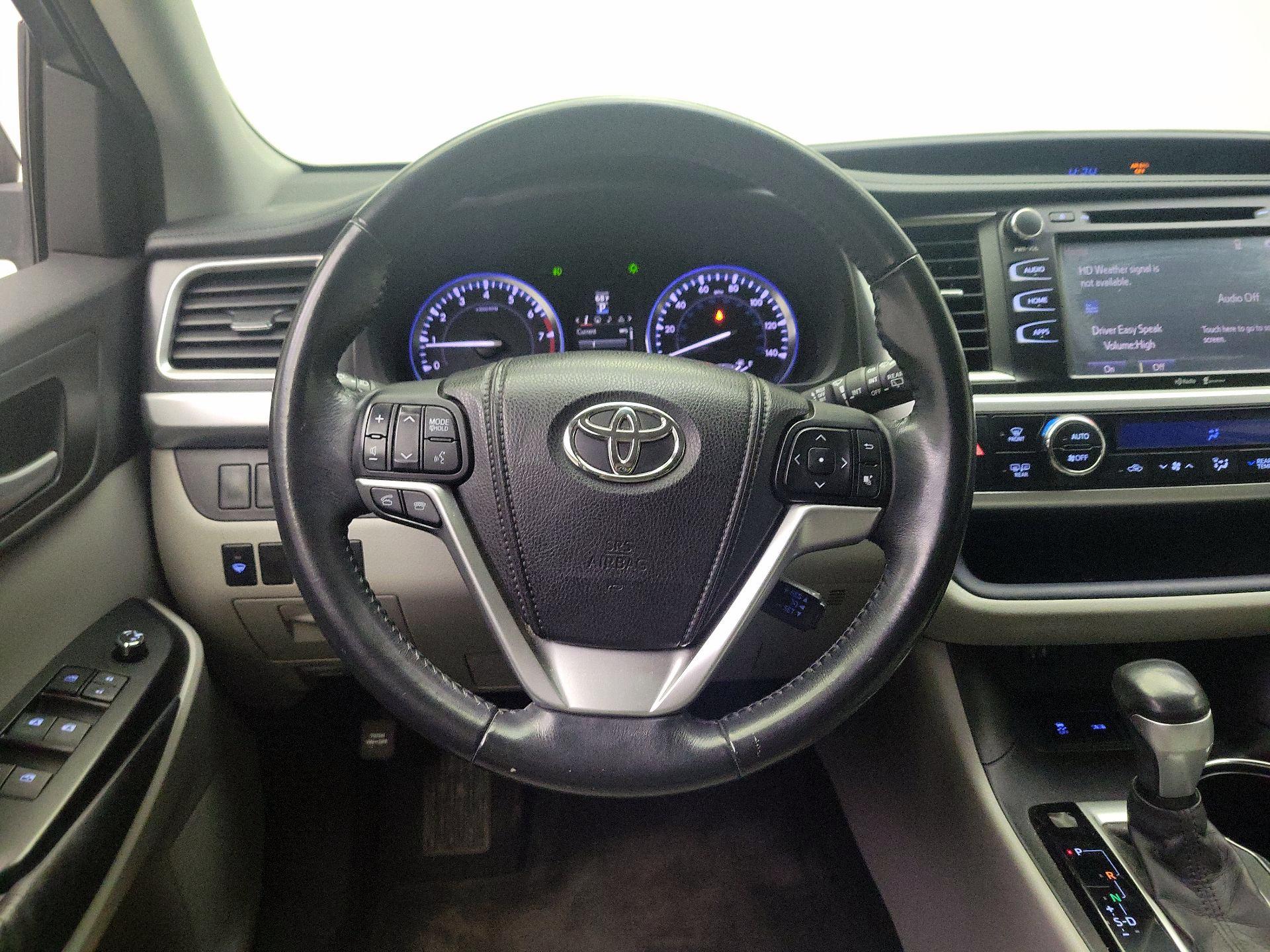 Thumbnail: 2015 Toyota Highlander - 10