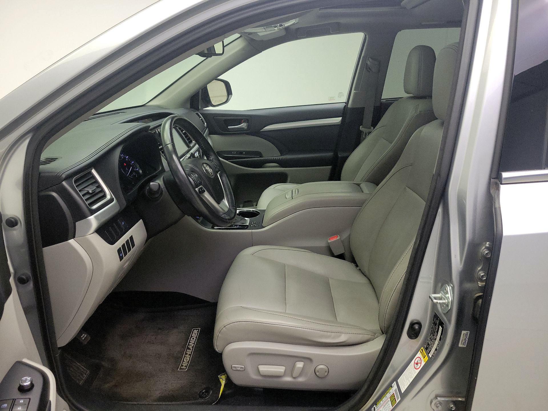 Thumbnail: 2015 Toyota Highlander - 11